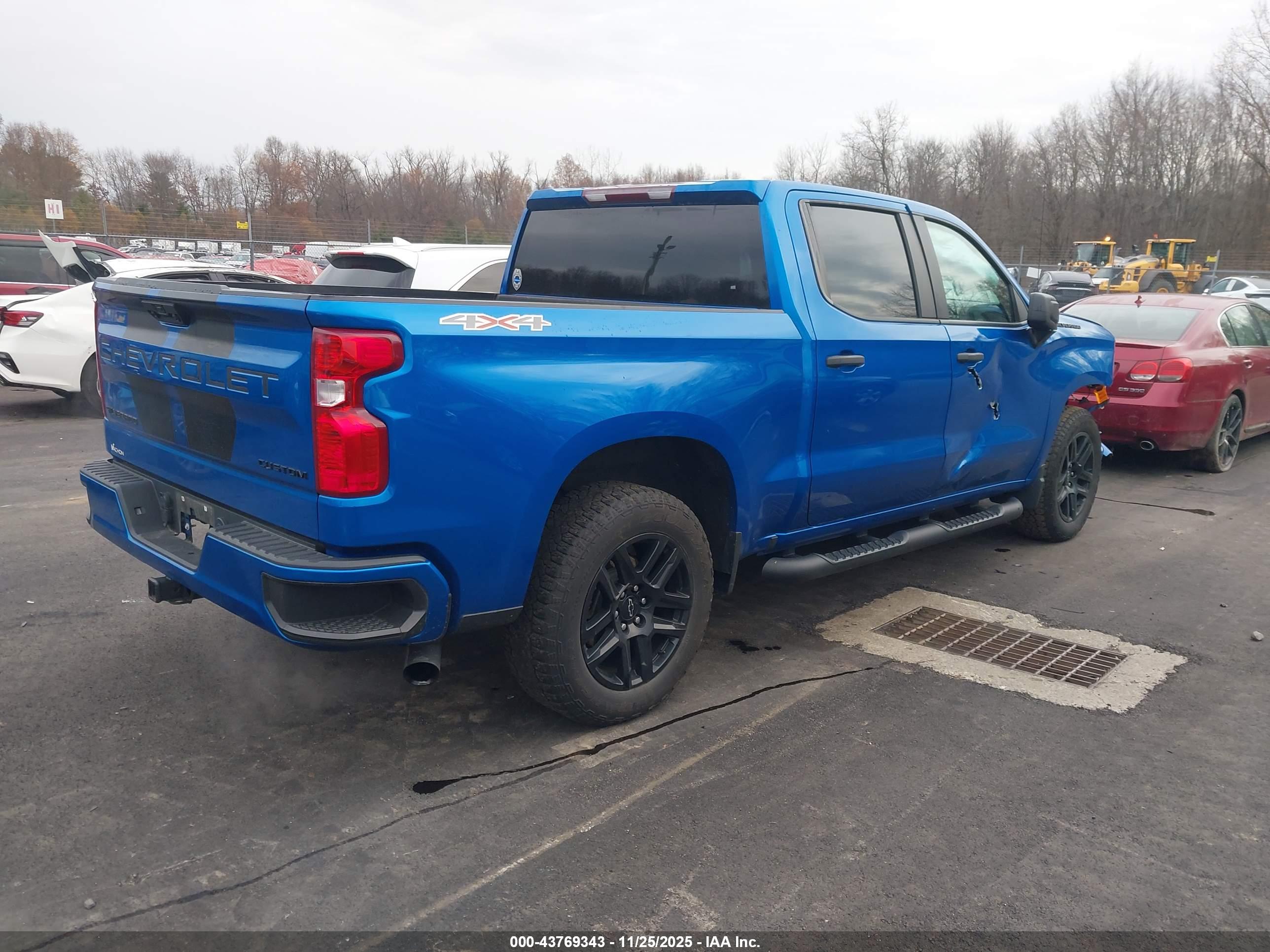 CHEVROLET SILVERADO image 4