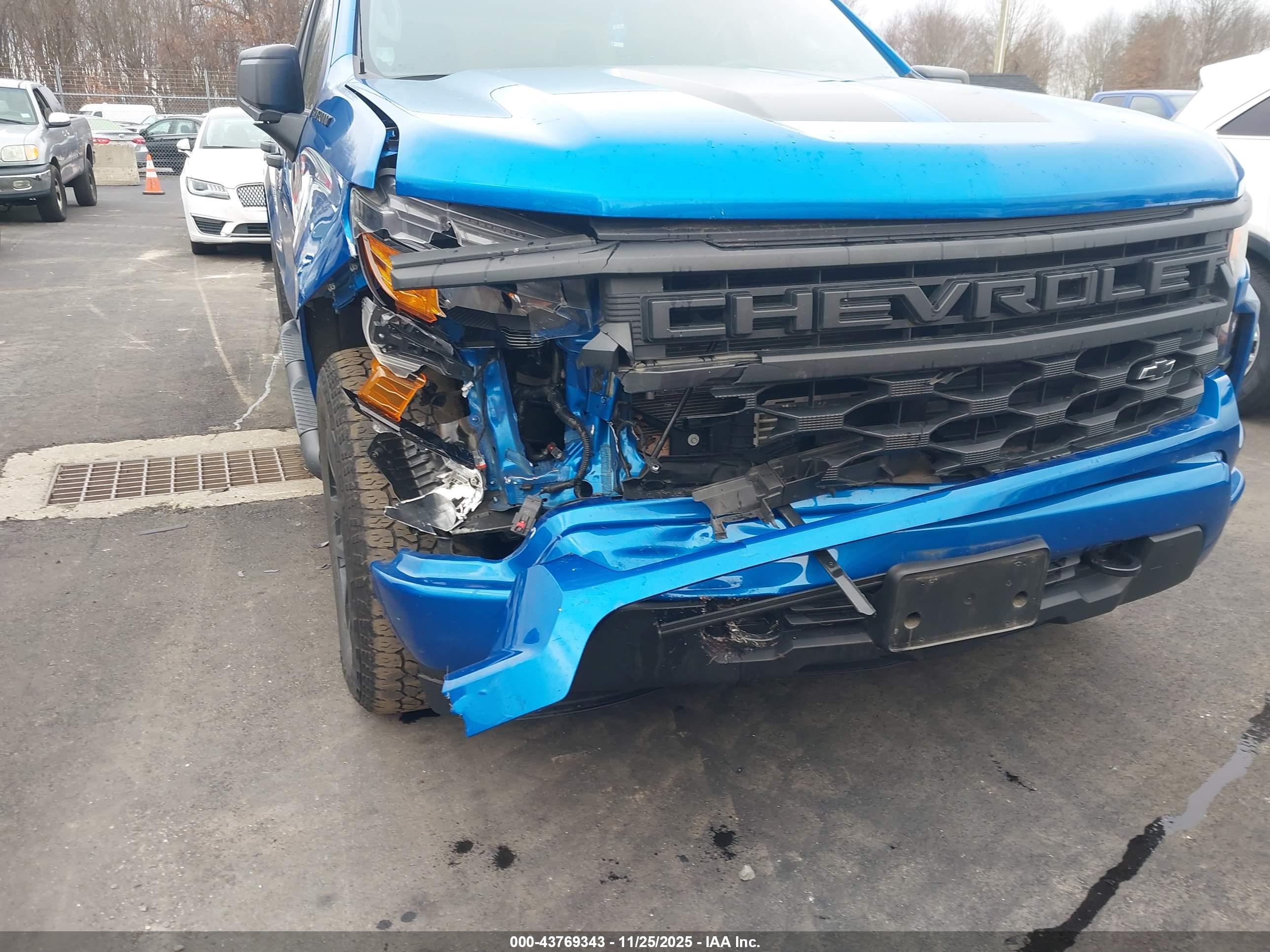 CHEVROLET SILVERADO image 6