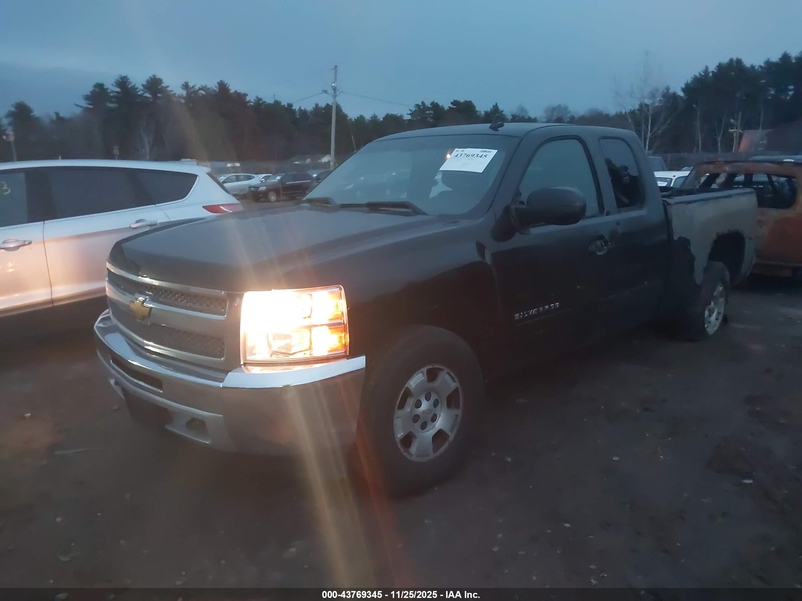CHEVROLET SILVERADO image 2