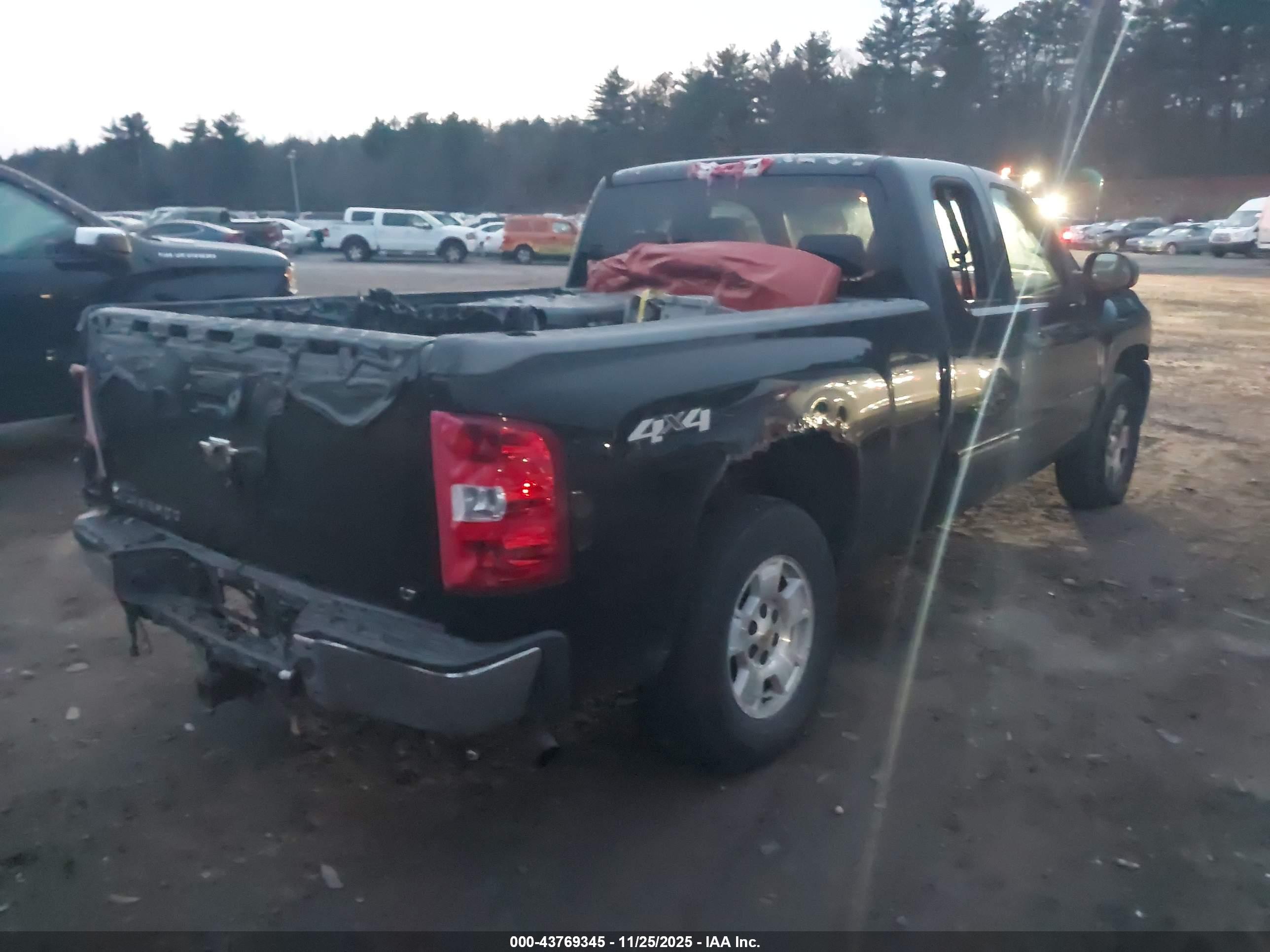 CHEVROLET SILVERADO image 4
