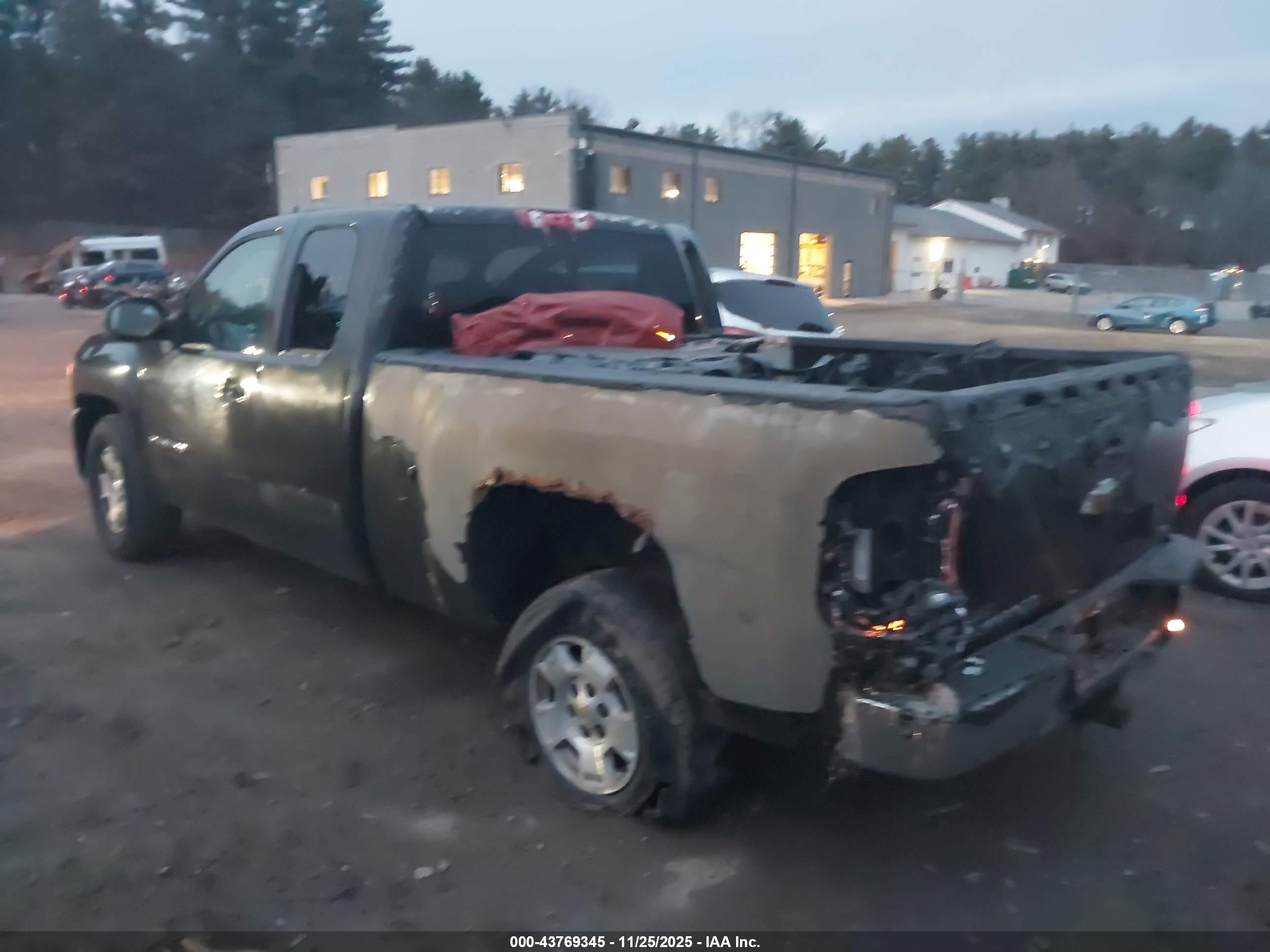CHEVROLET SILVERADO image 6