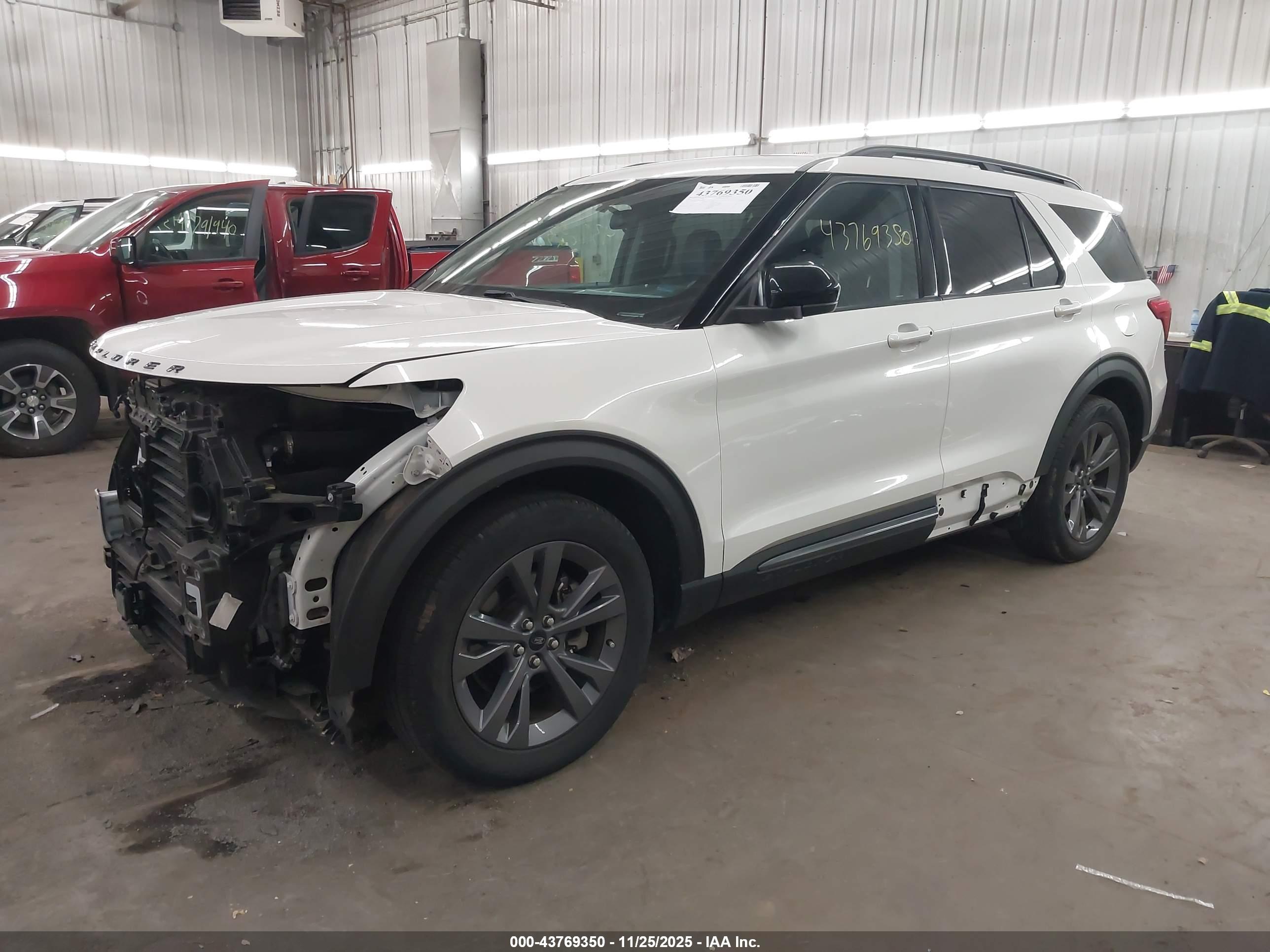 FORD EXPLORER image 2