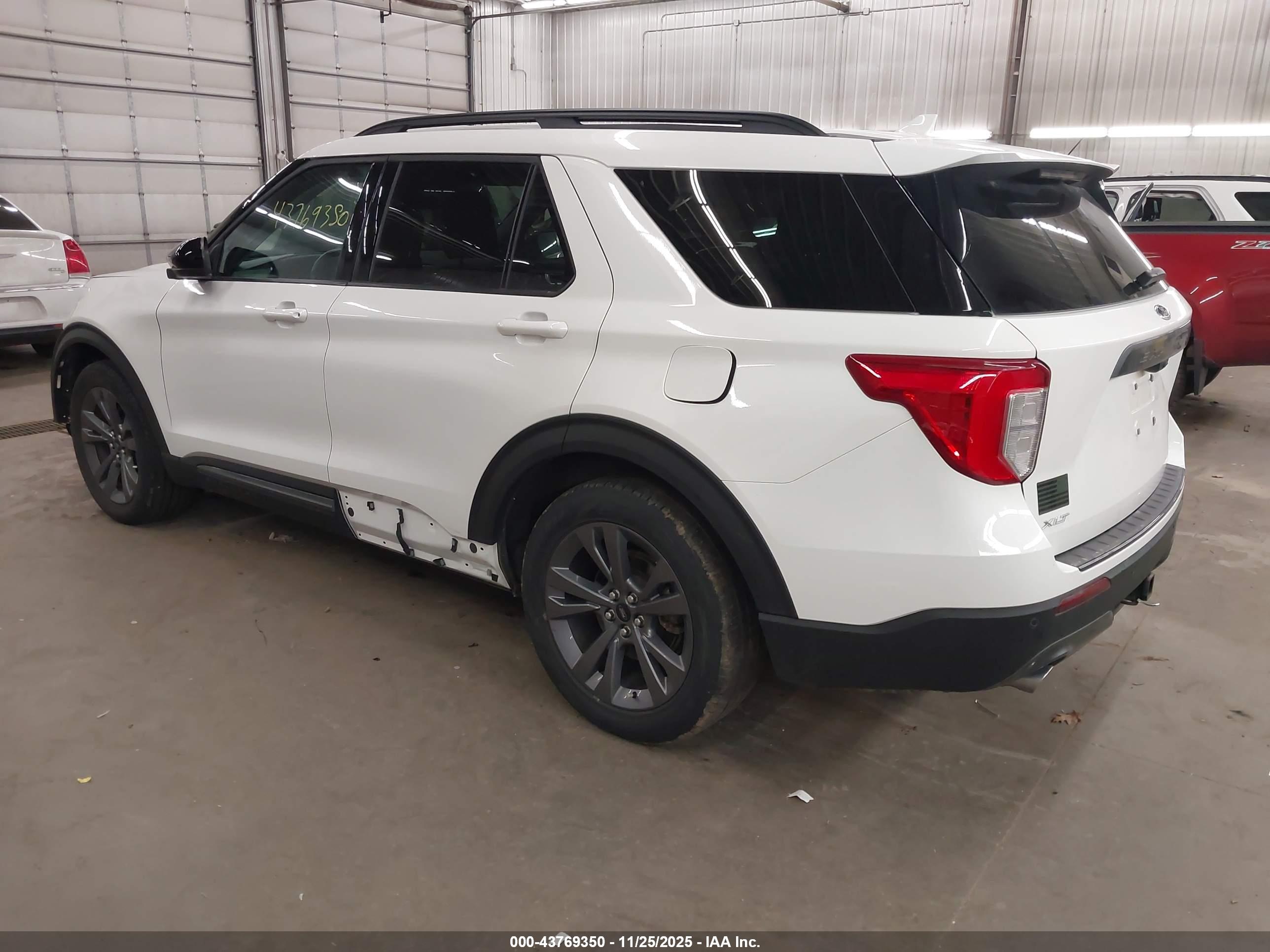 FORD EXPLORER image 3