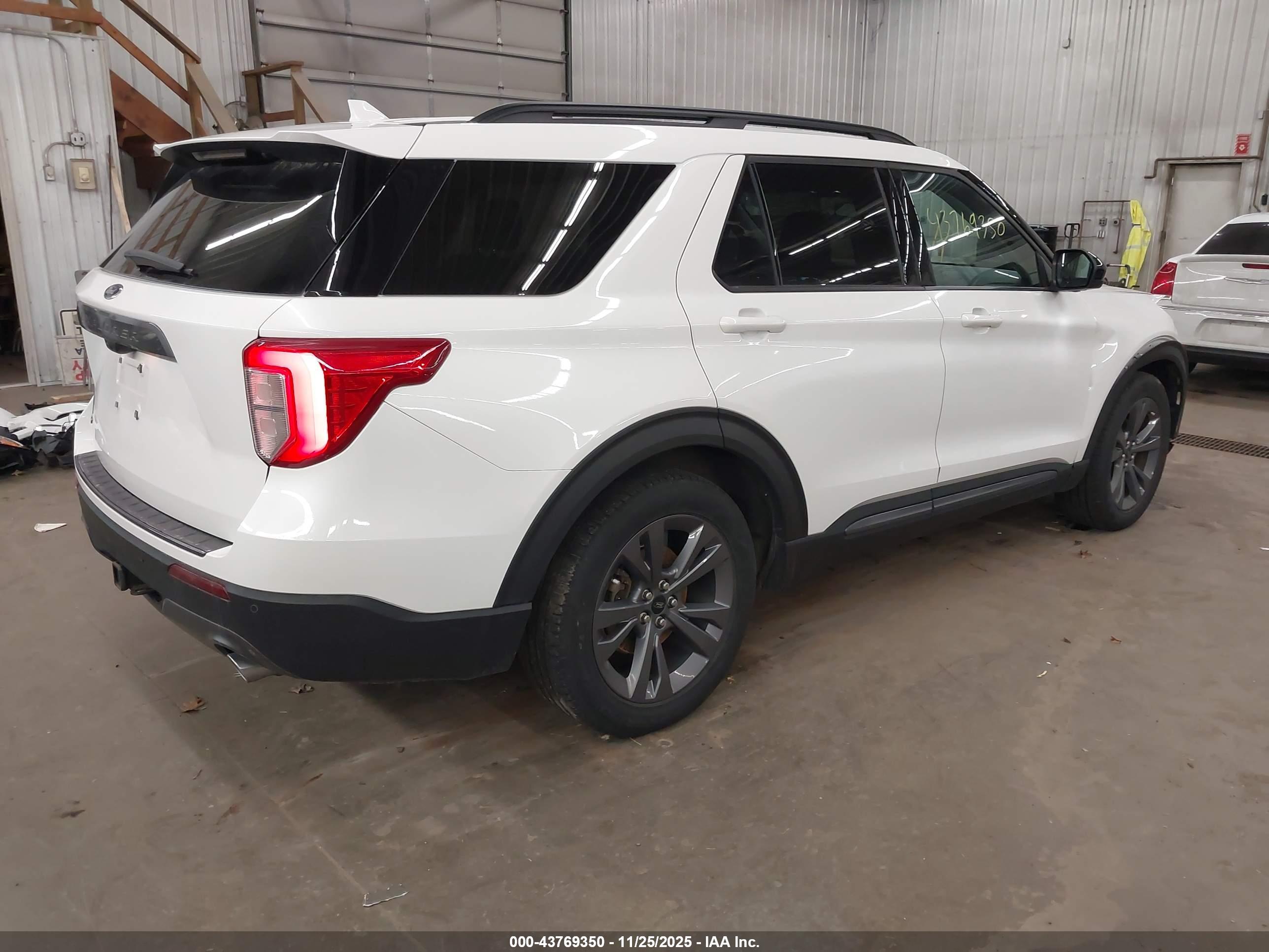 FORD EXPLORER image 4