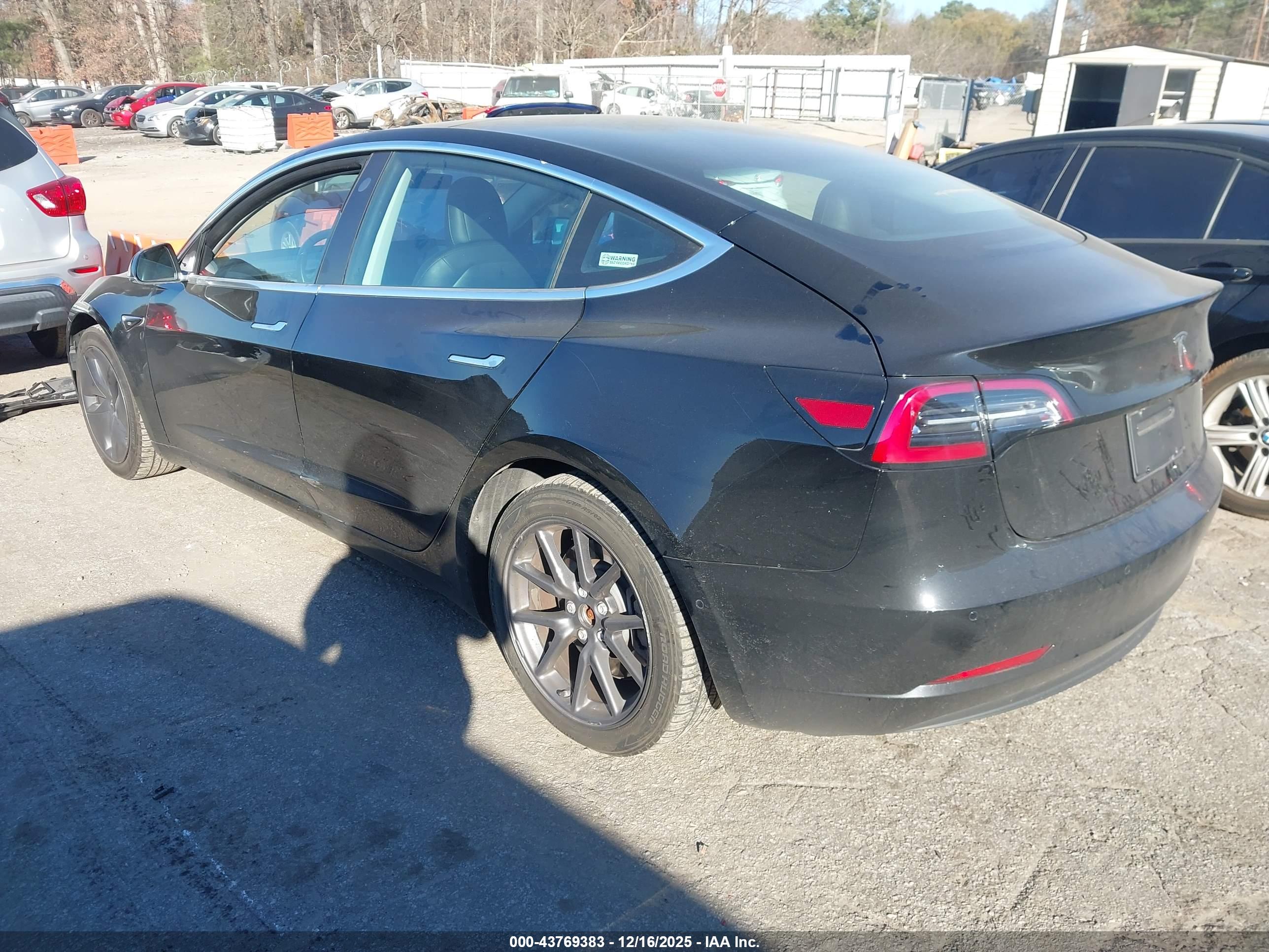 TESLA MODEL image 3