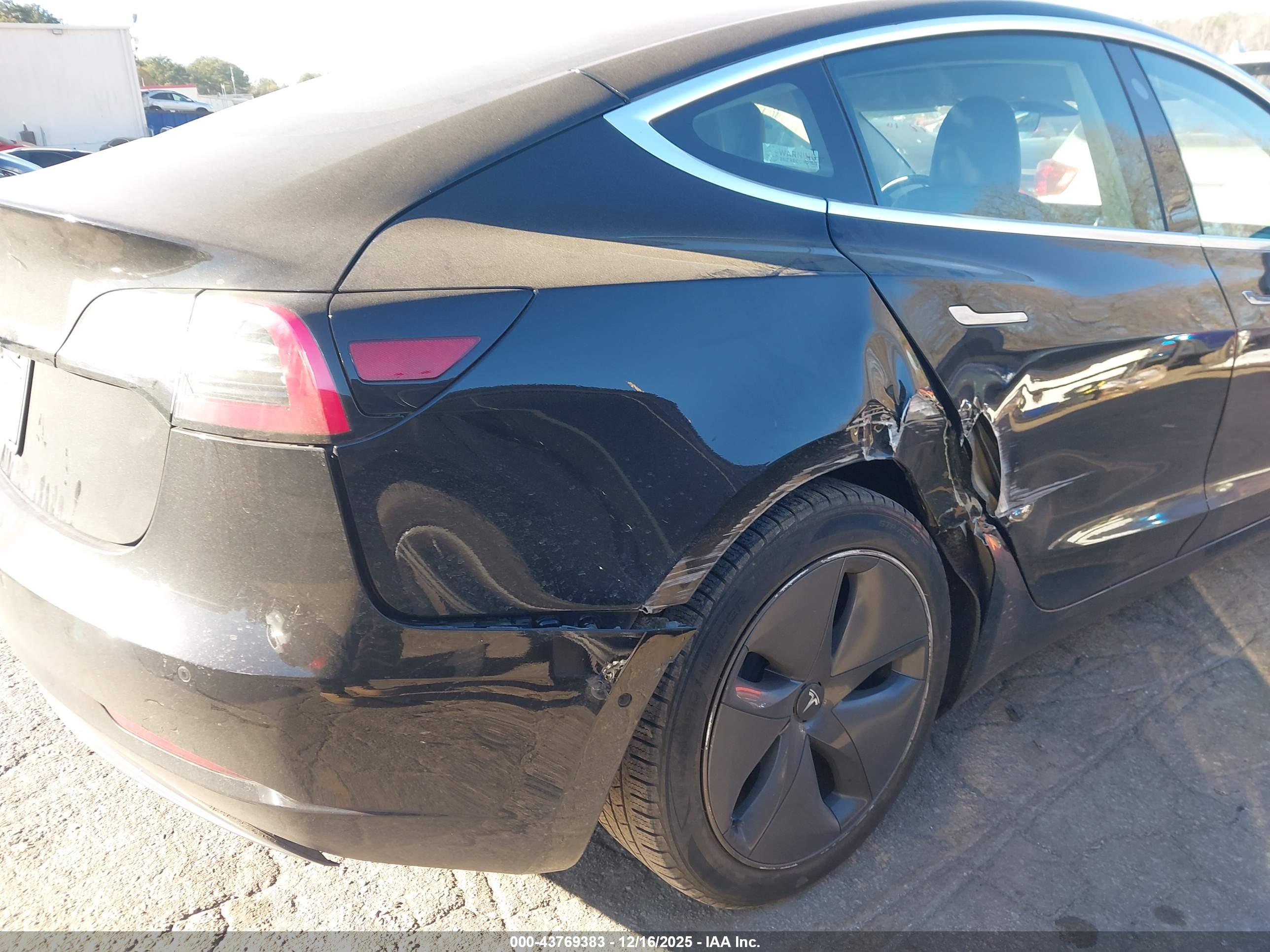 TESLA MODEL image 6