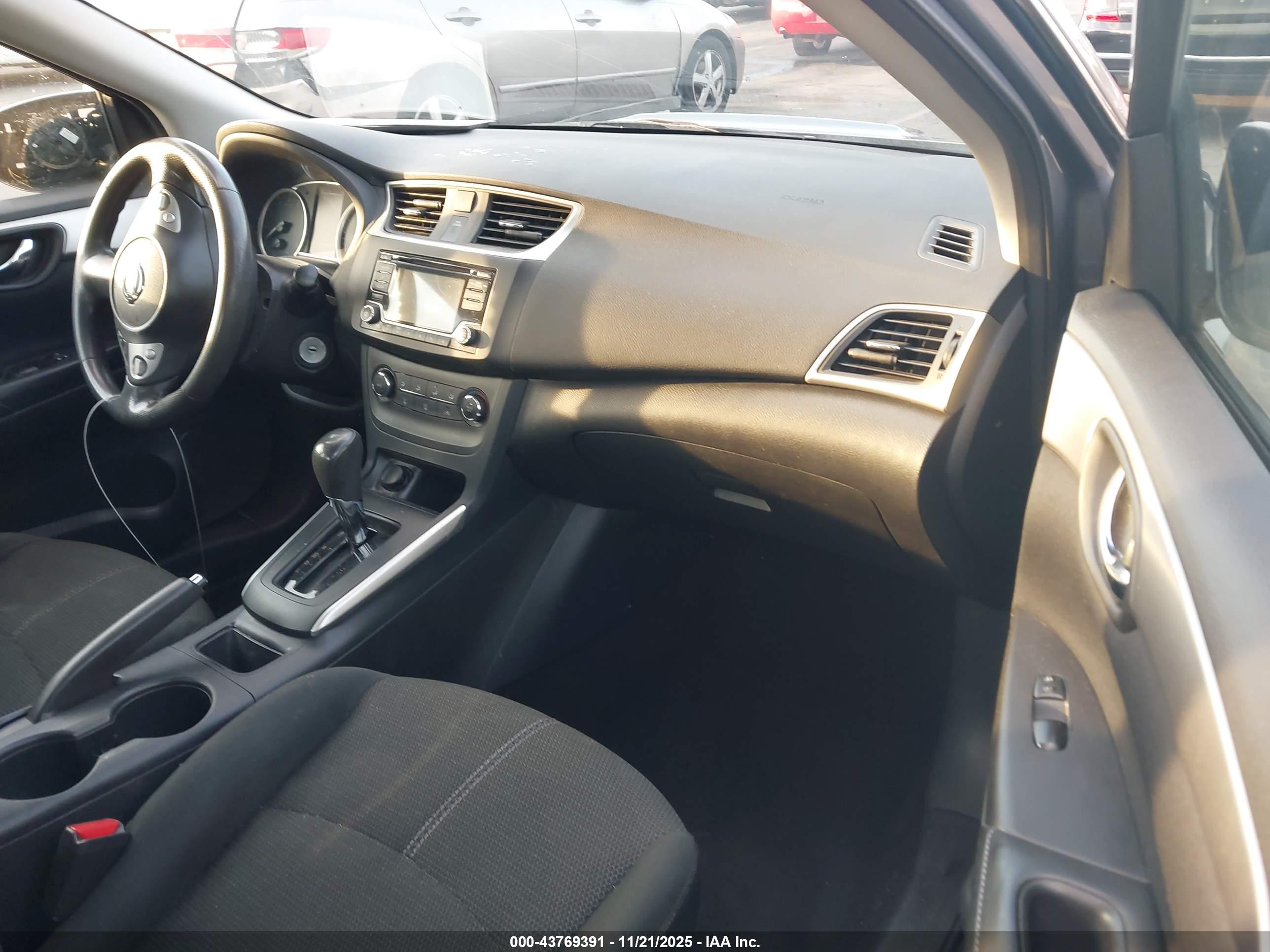 NISSAN SENTRA image 5