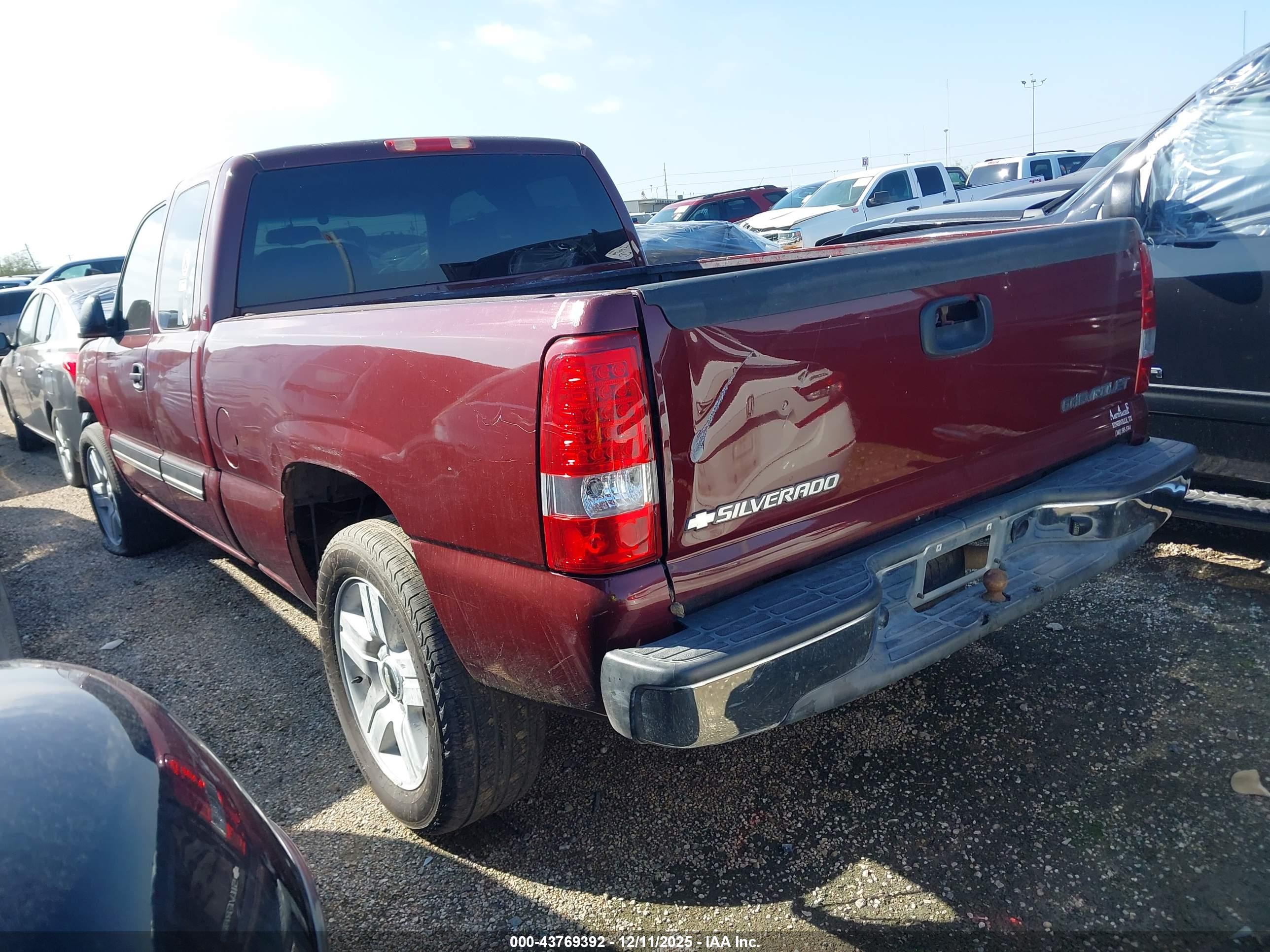 CHEVROLET SILVERADO image 3