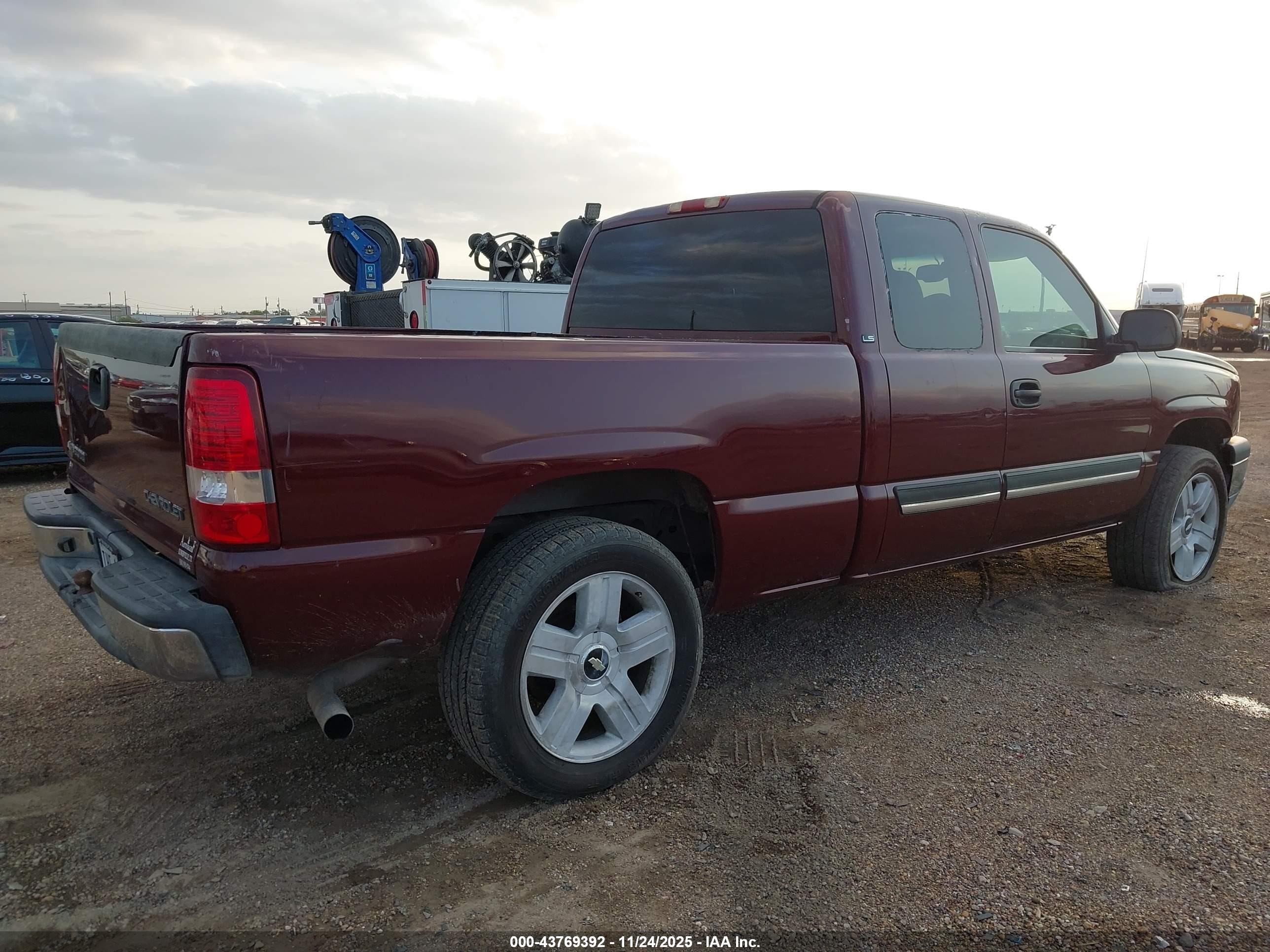 CHEVROLET SILVERADO image 4