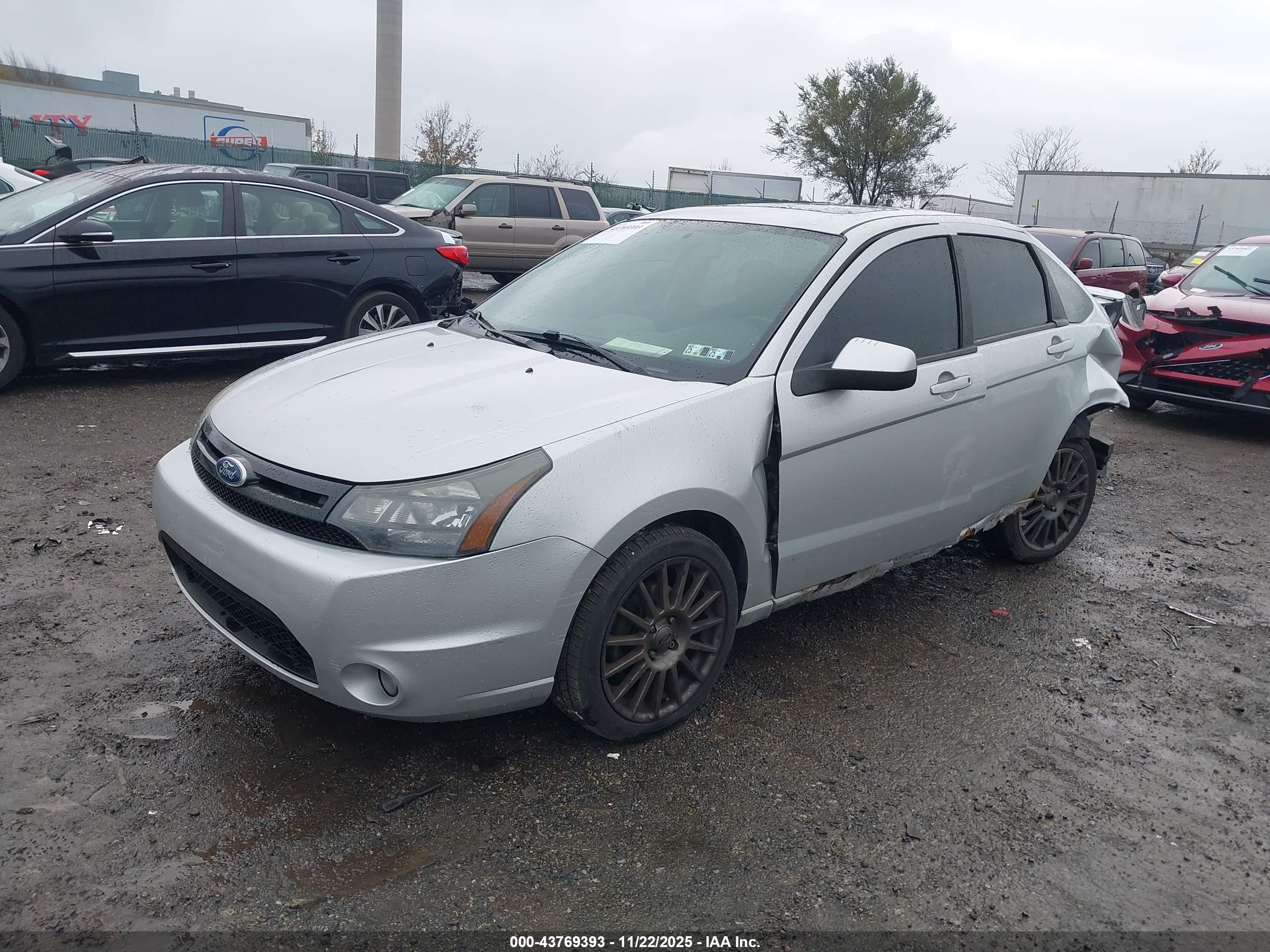 FORD FOCUS image 2