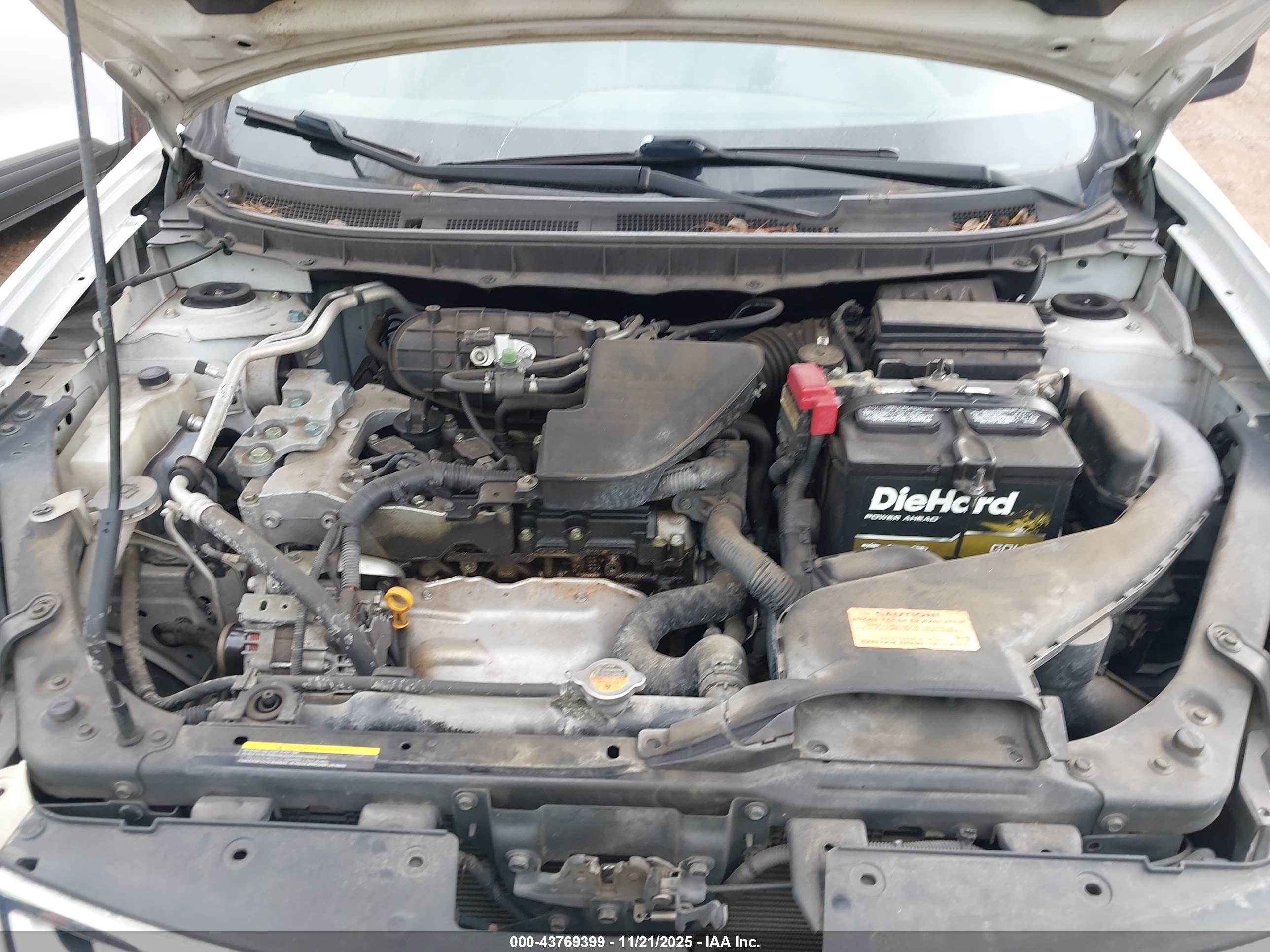 NISSAN ROGUE image 10