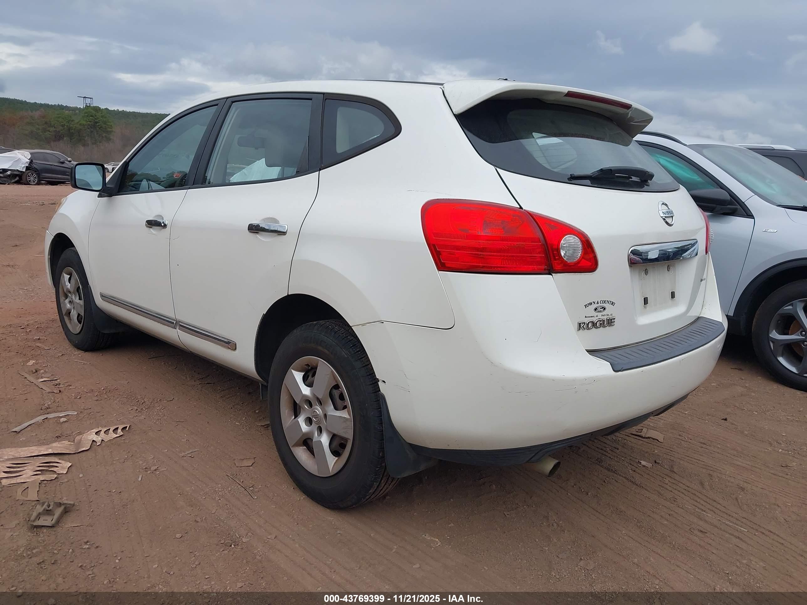 NISSAN ROGUE image 3