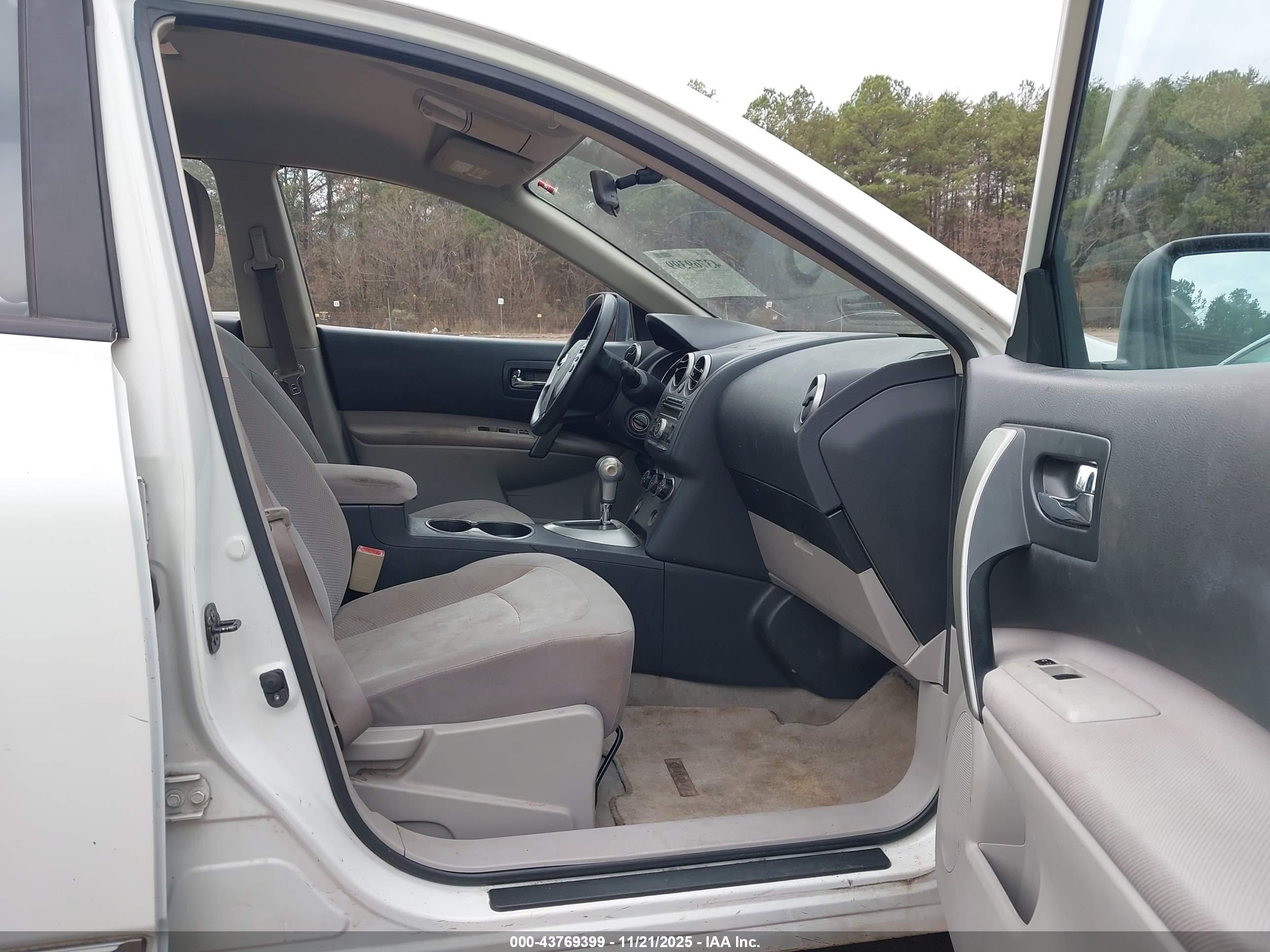 NISSAN ROGUE image 5