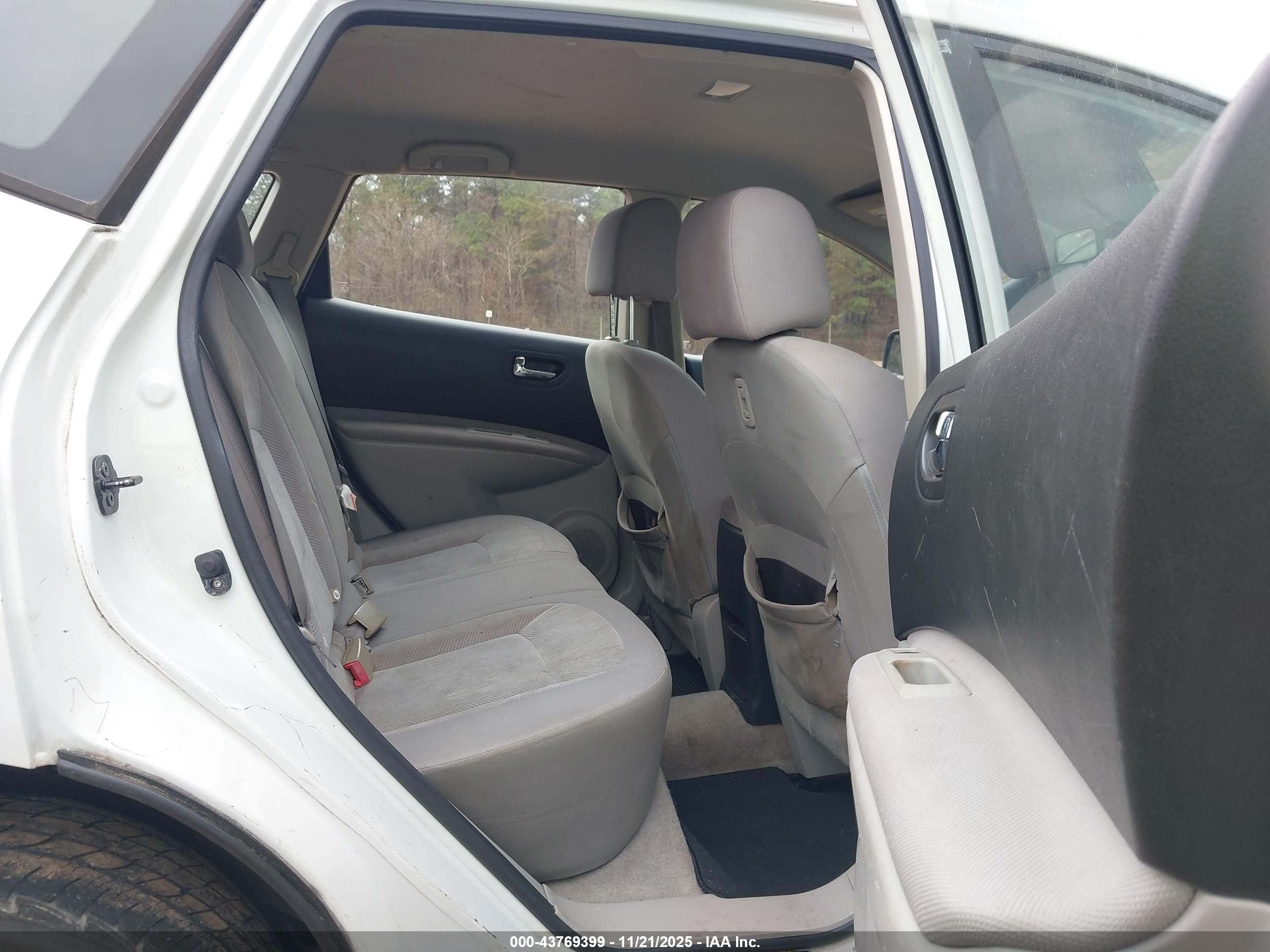 NISSAN ROGUE image 8