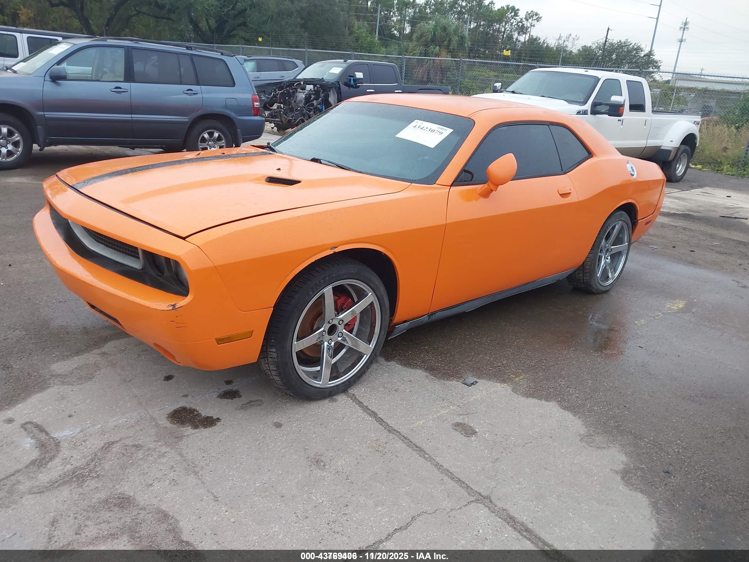 DODGE CHALLENGER image 2