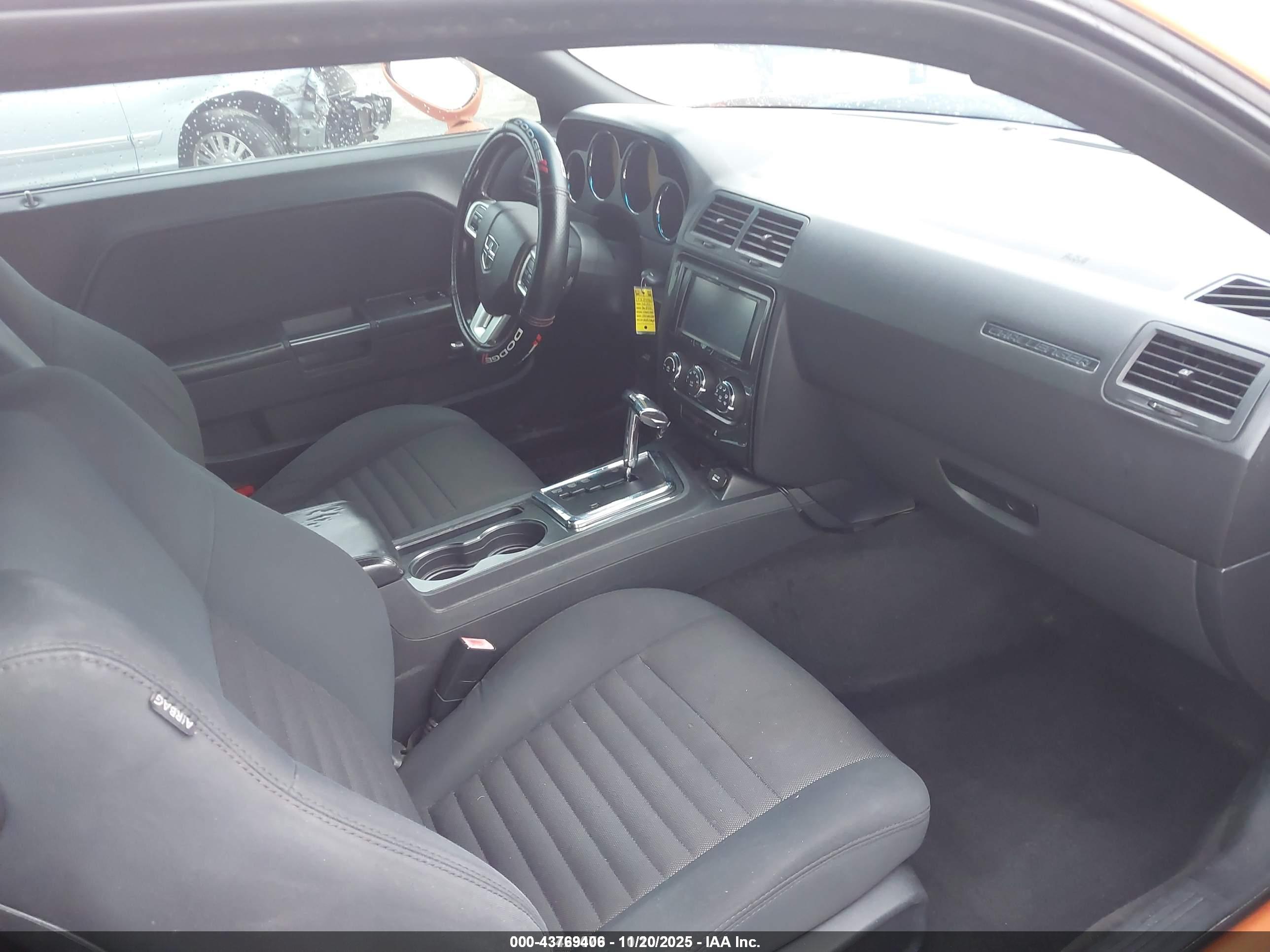 DODGE CHALLENGER image 5