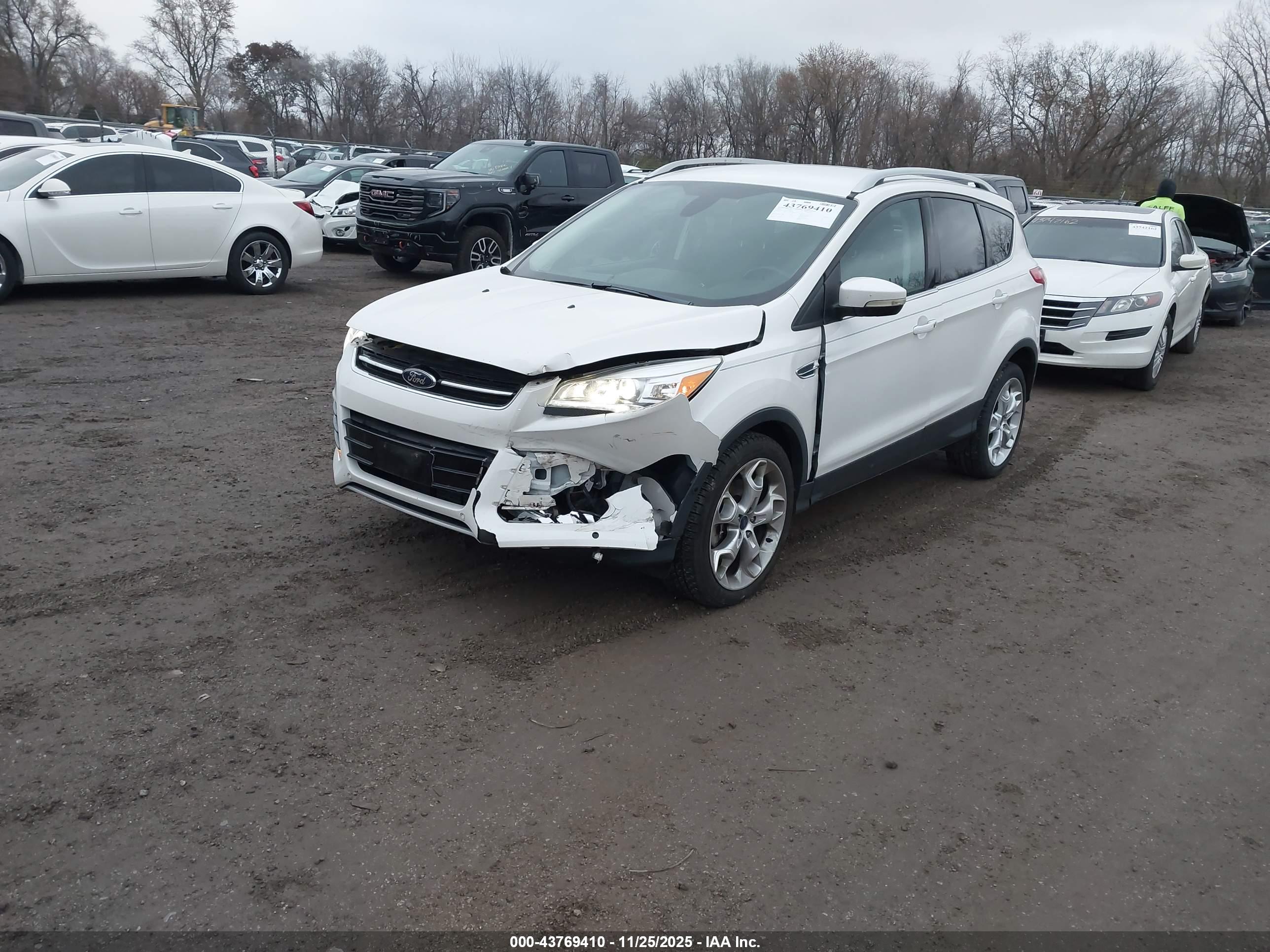 FORD ESCAPE image 2