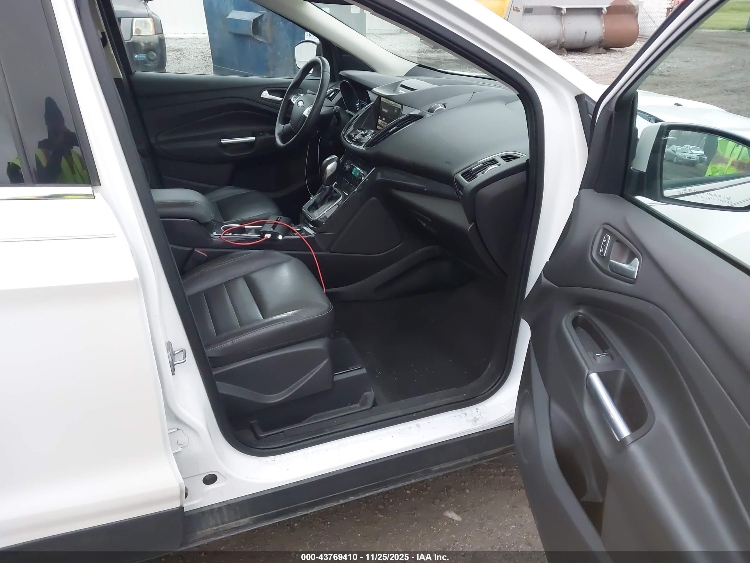FORD ESCAPE image 5