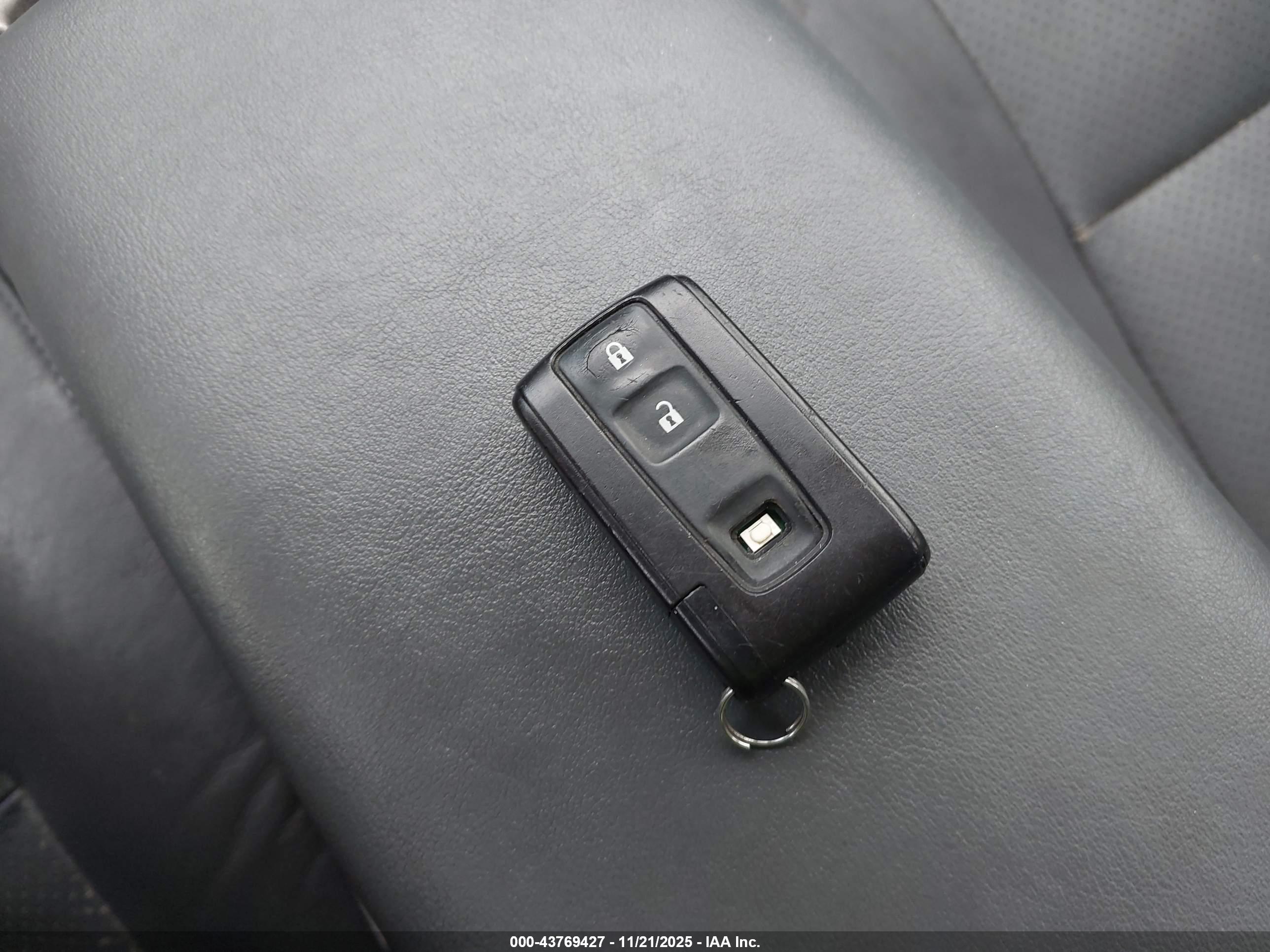 TOYOTA PRIUS image 11