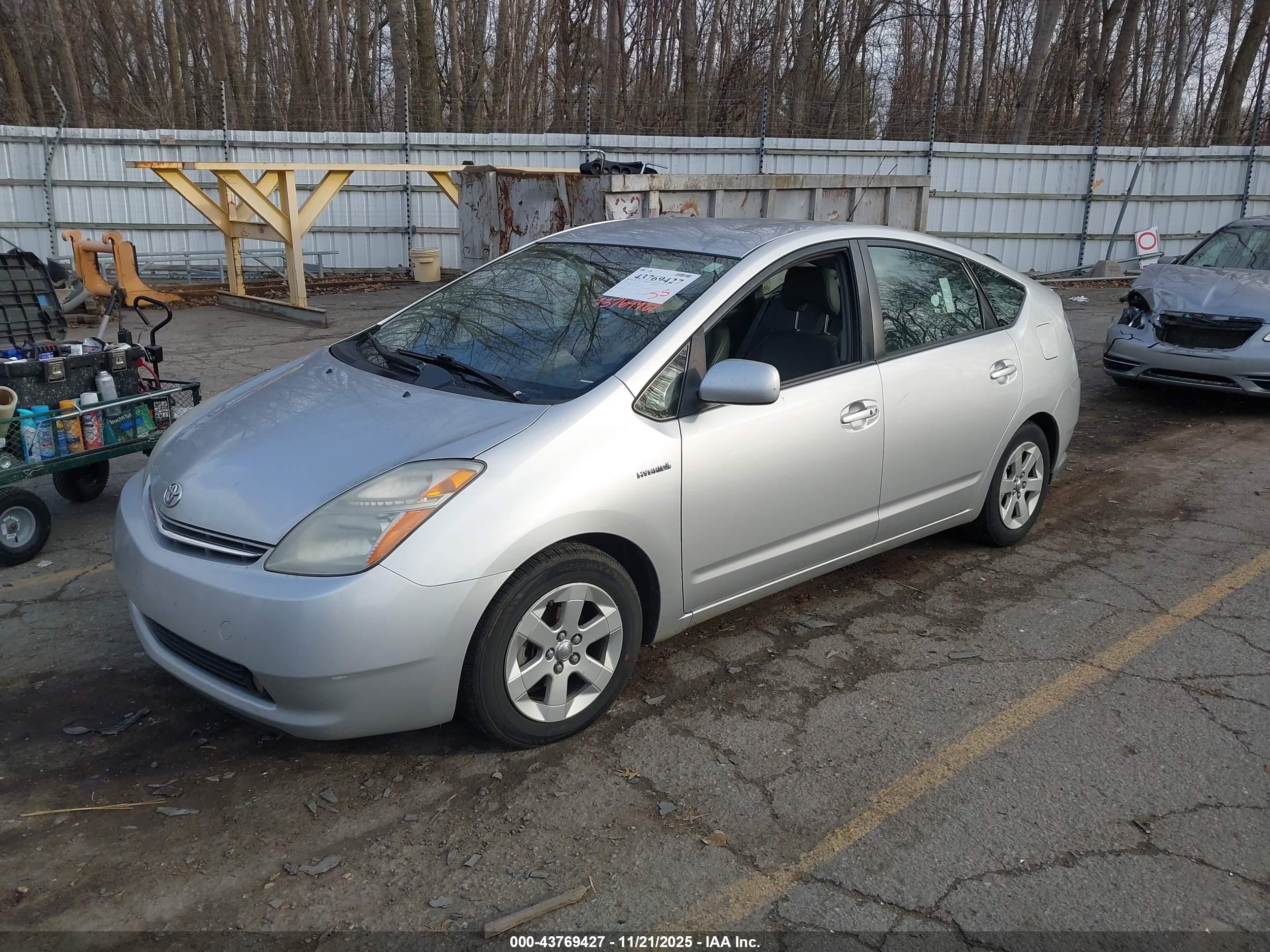 TOYOTA PRIUS image 2