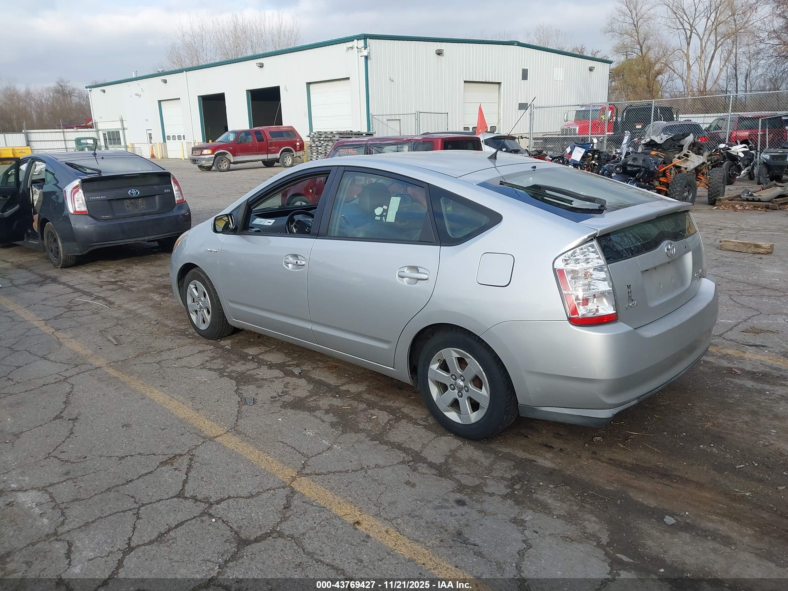 TOYOTA PRIUS image 3