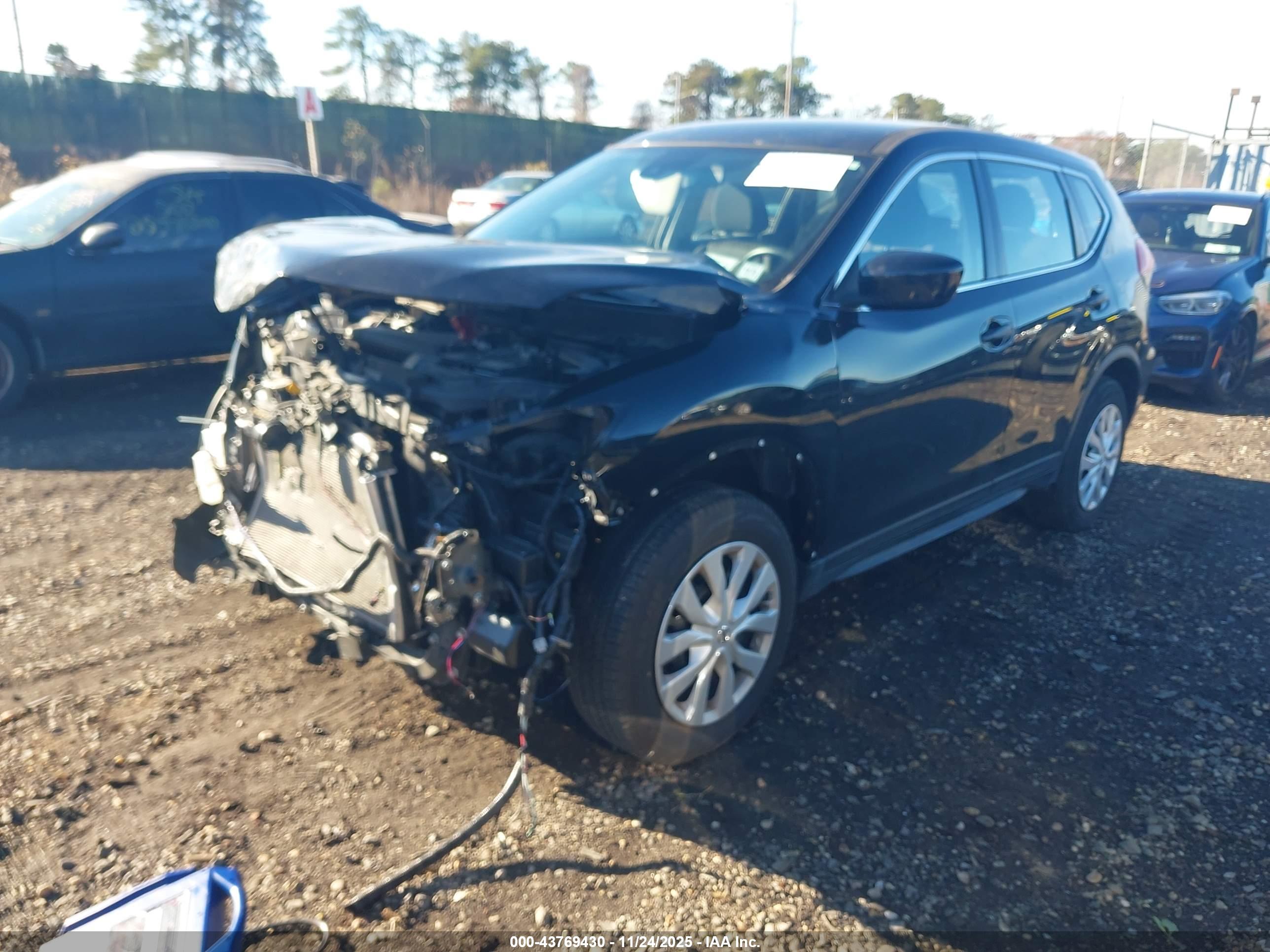 NISSAN ROGUE image 2