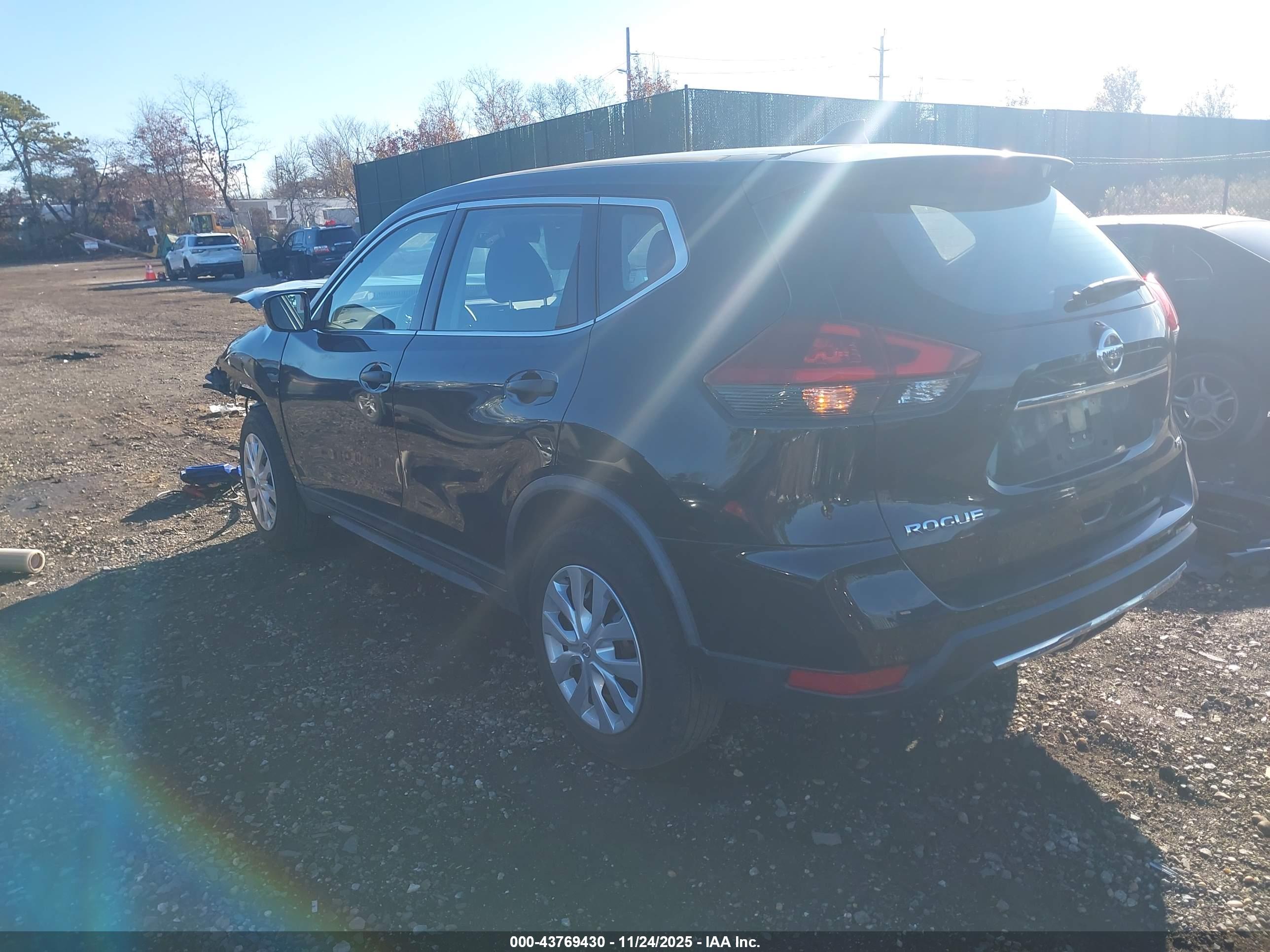 NISSAN ROGUE image 3