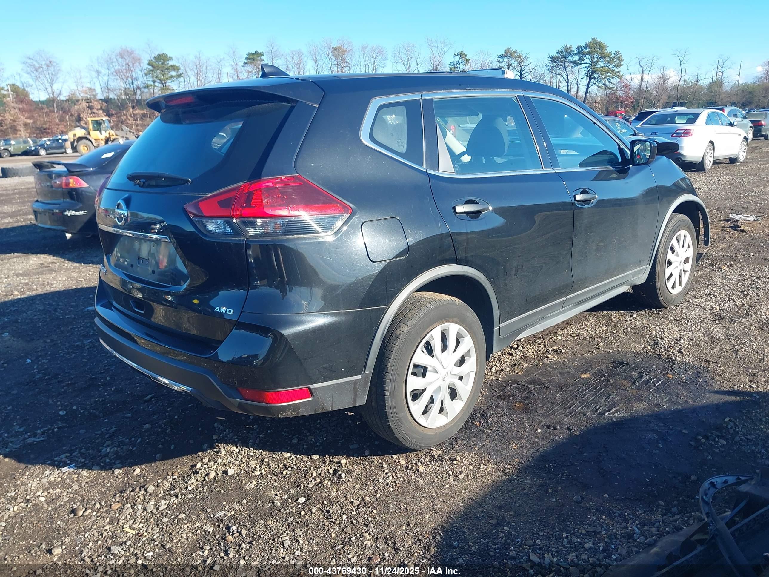 NISSAN ROGUE image 4