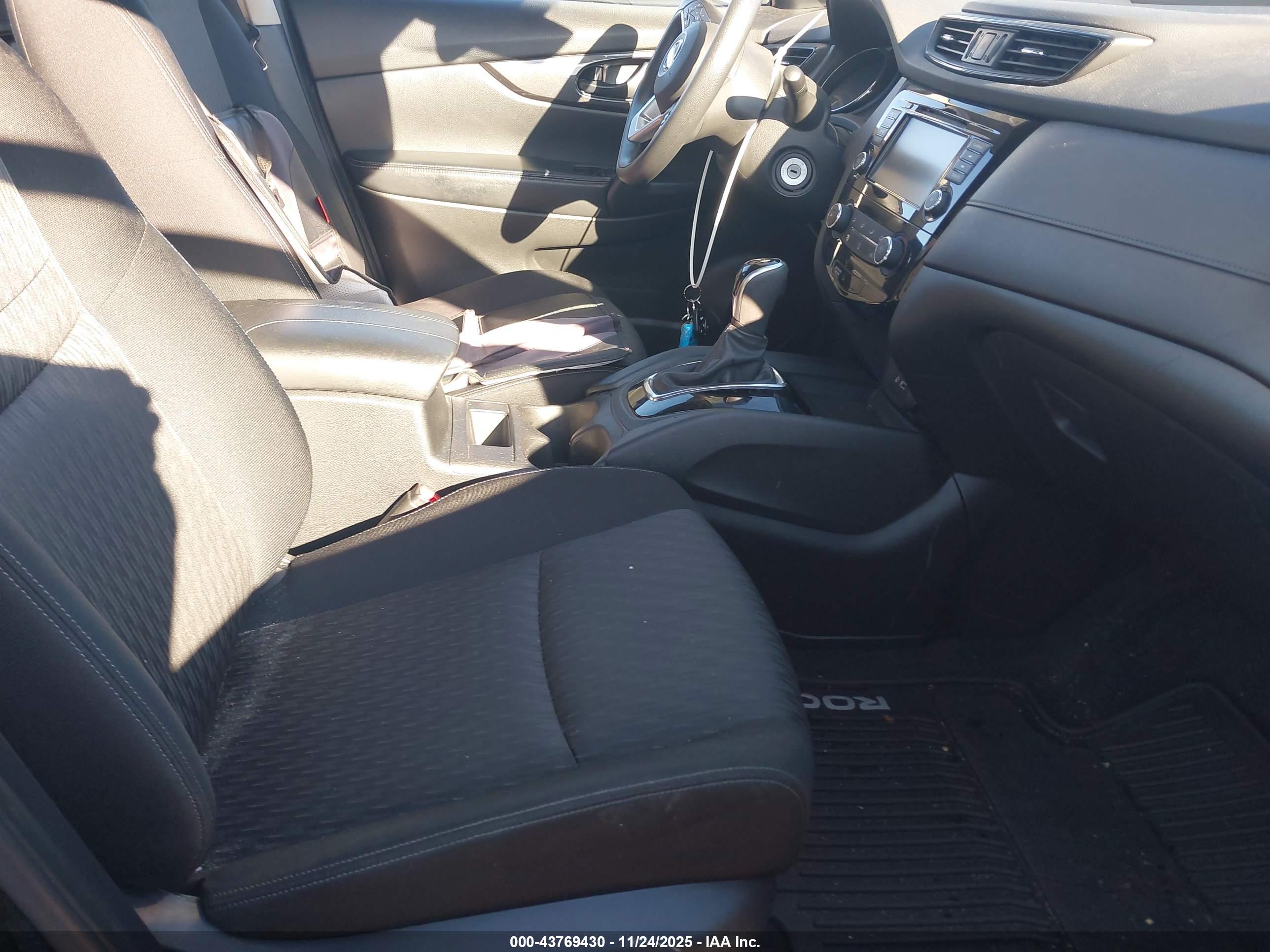 NISSAN ROGUE image 5