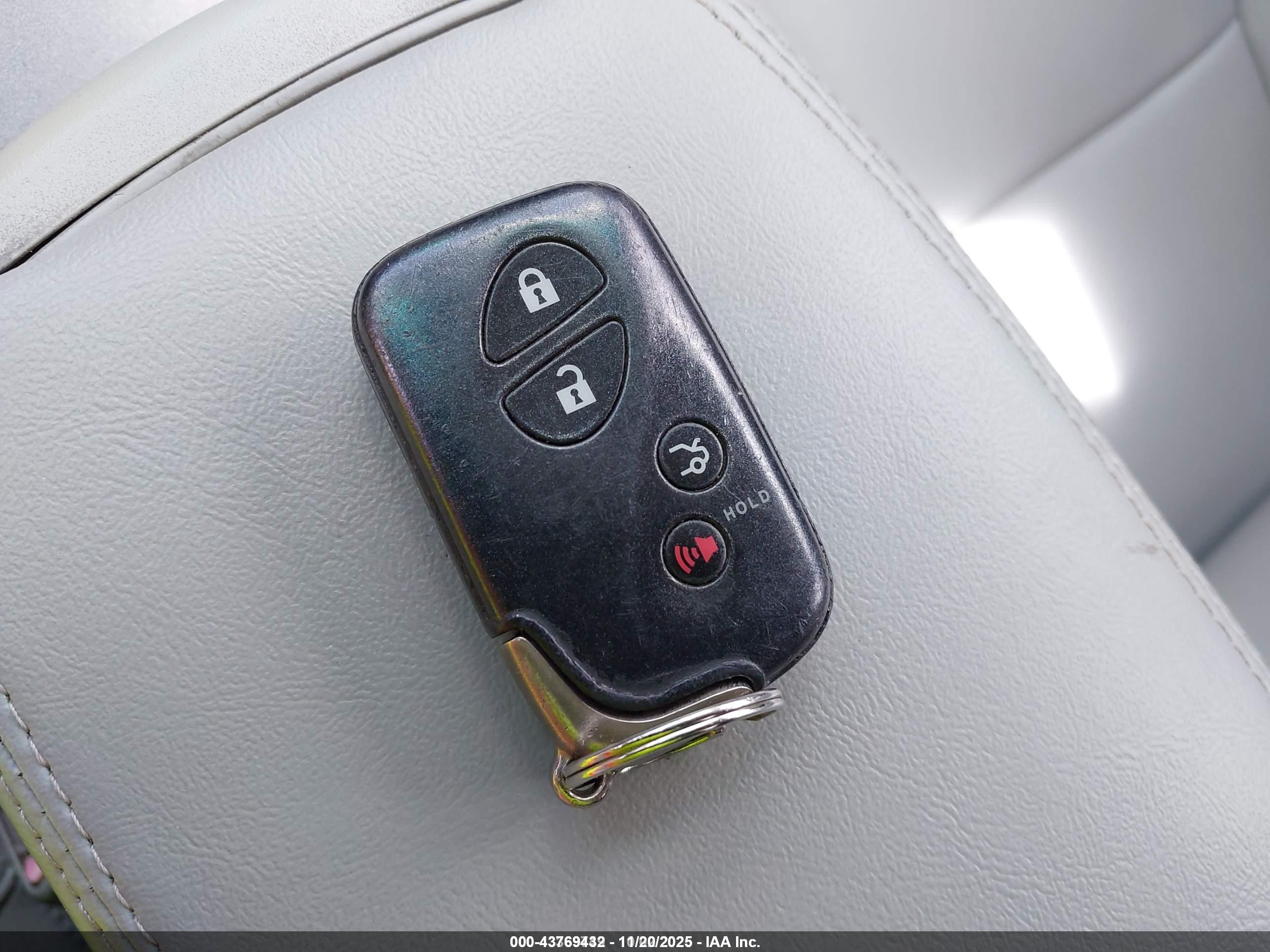 LEXUS IS image 11