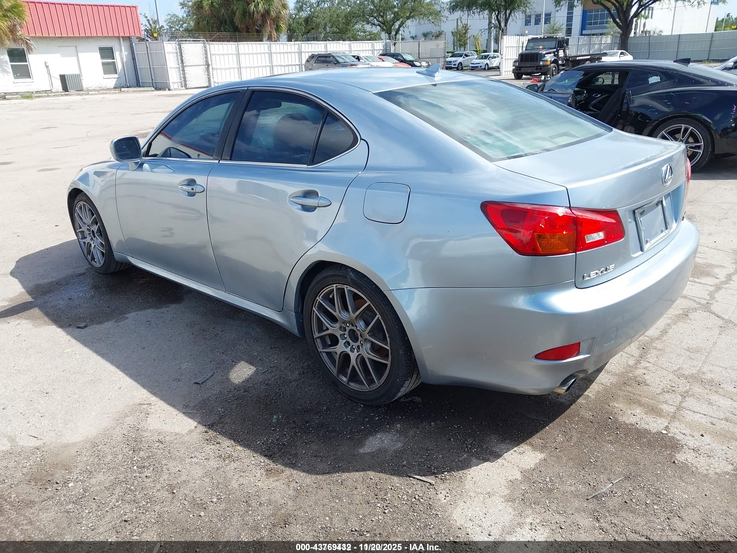 LEXUS IS image 3