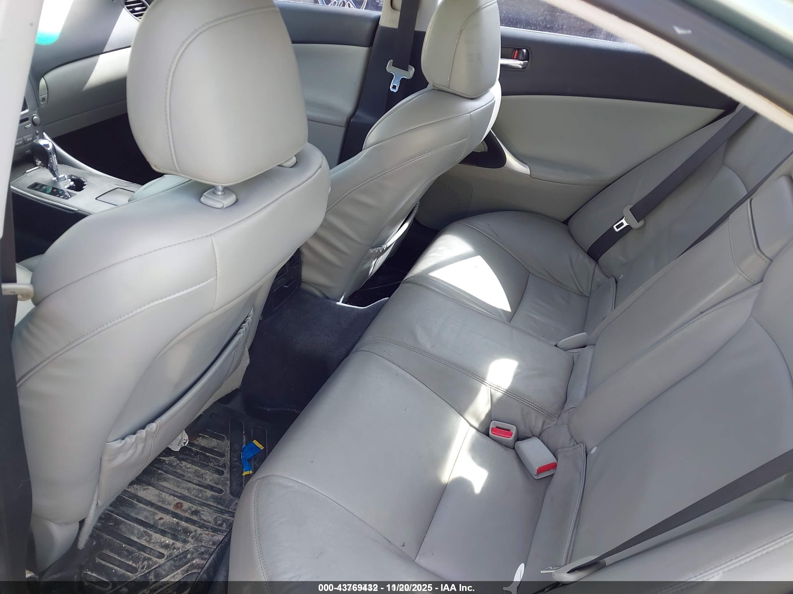 LEXUS IS image 8