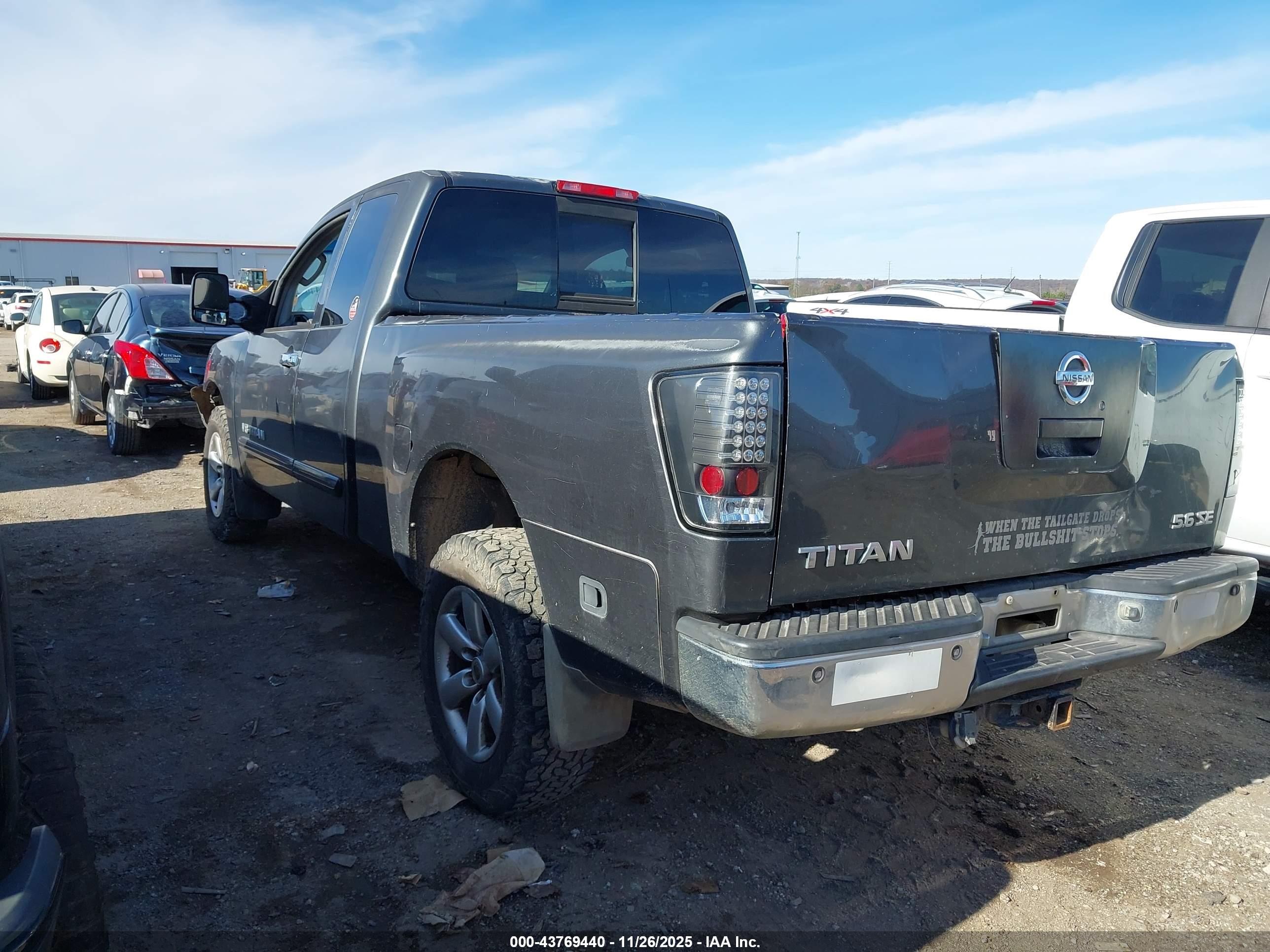 NISSAN TITAN image 3