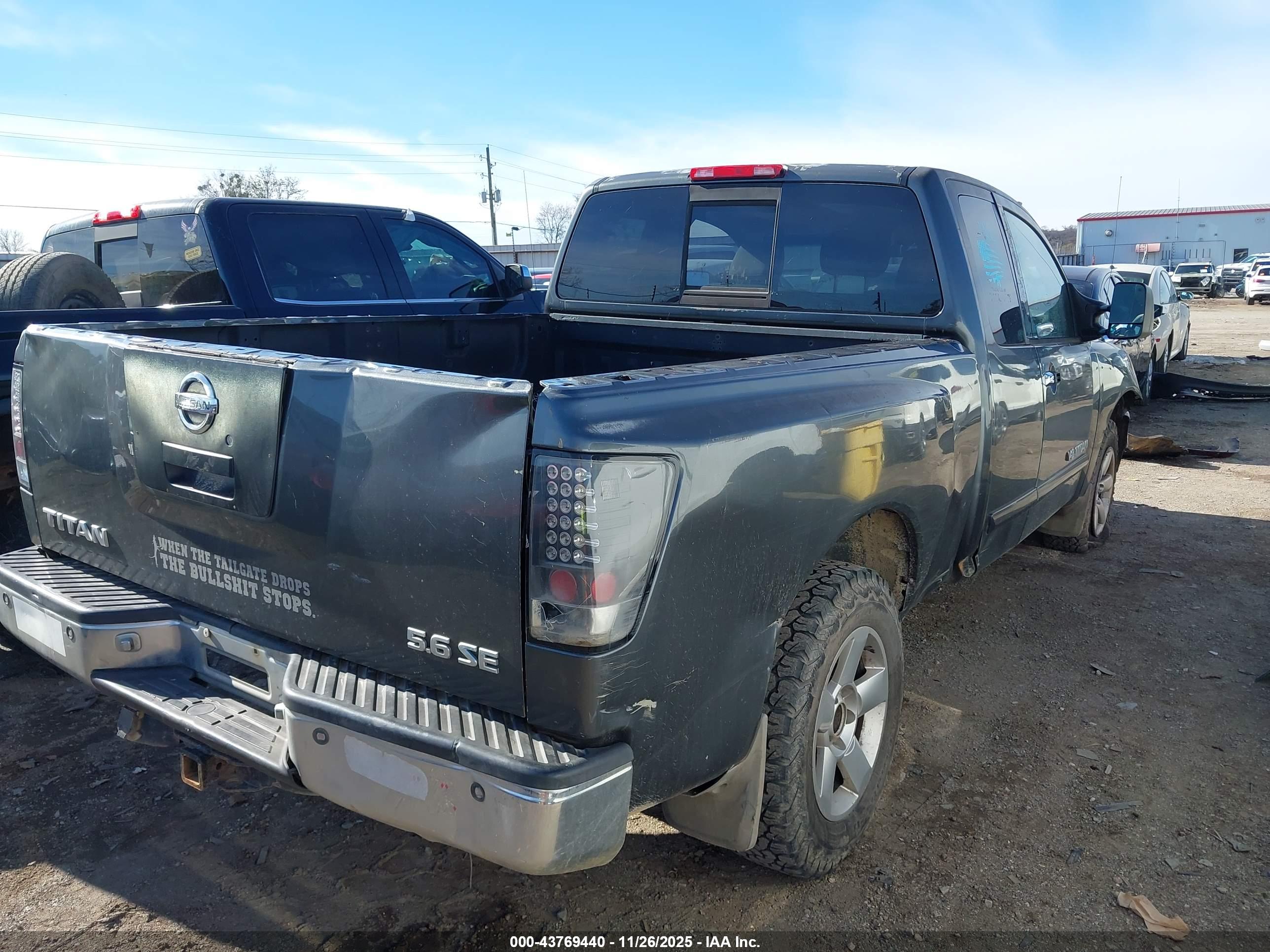NISSAN TITAN image 4