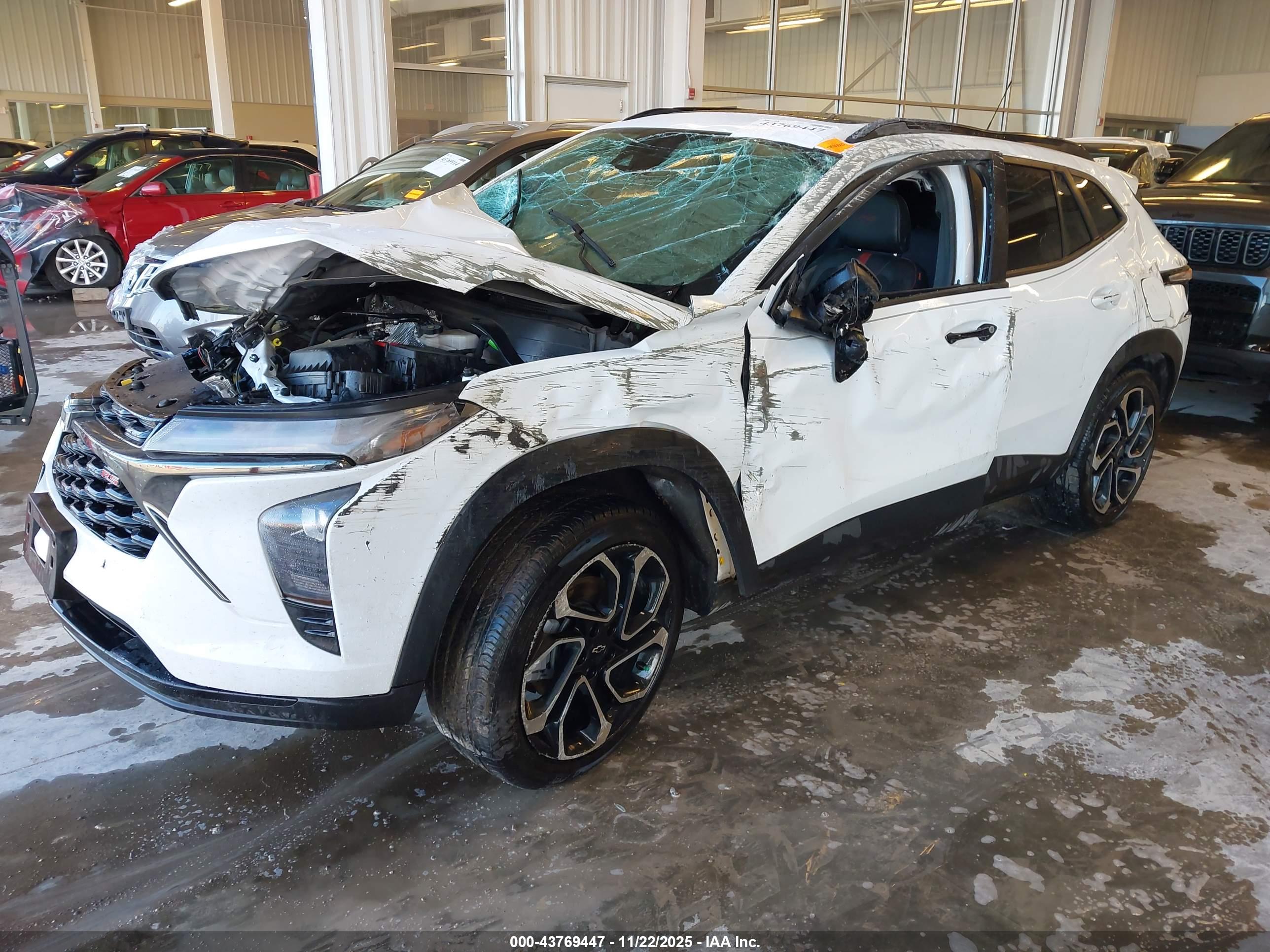 CHEVROLET TRAX image 2