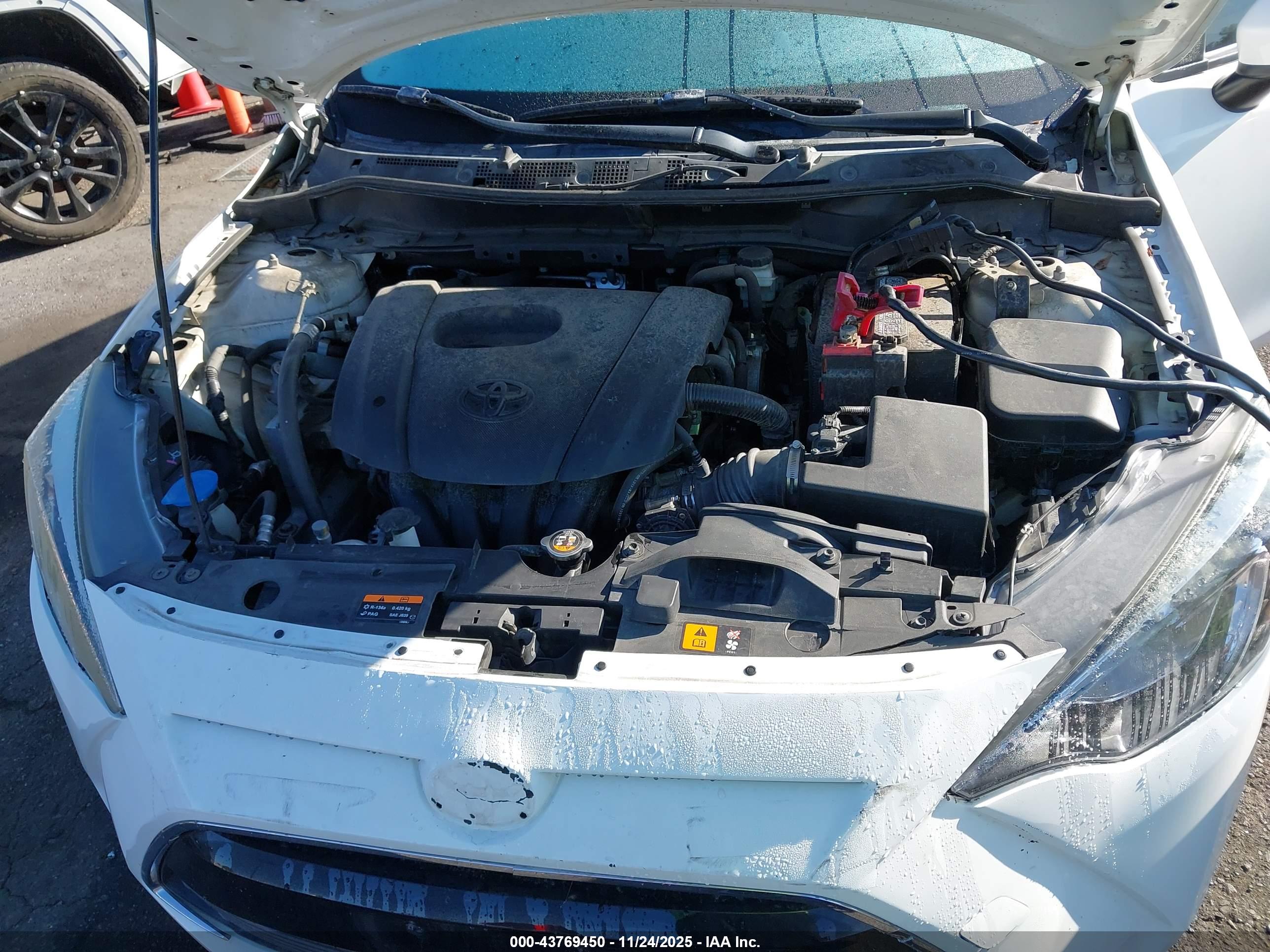 TOYOTA YARIS image 10
