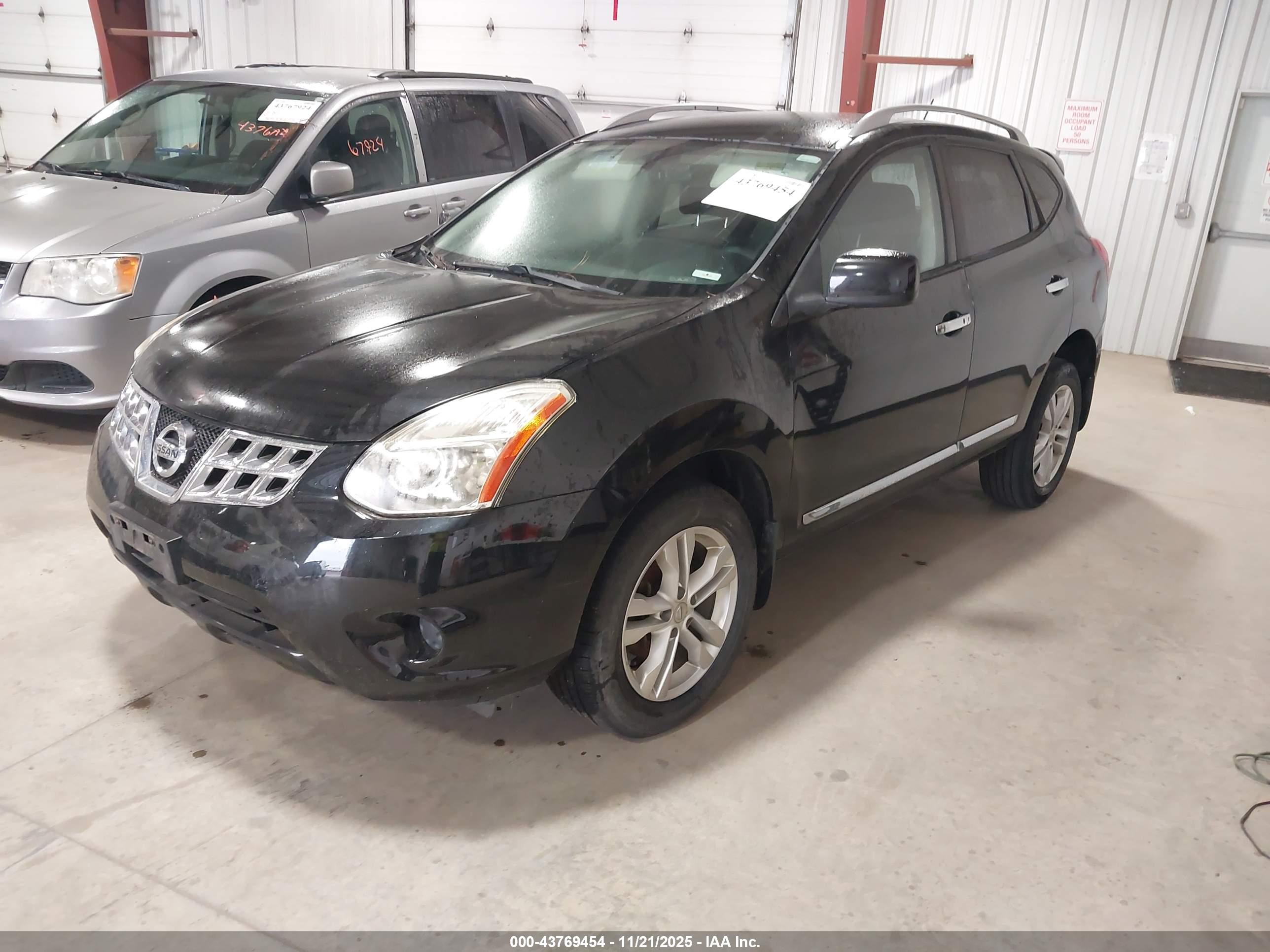 NISSAN ROGUE image 2