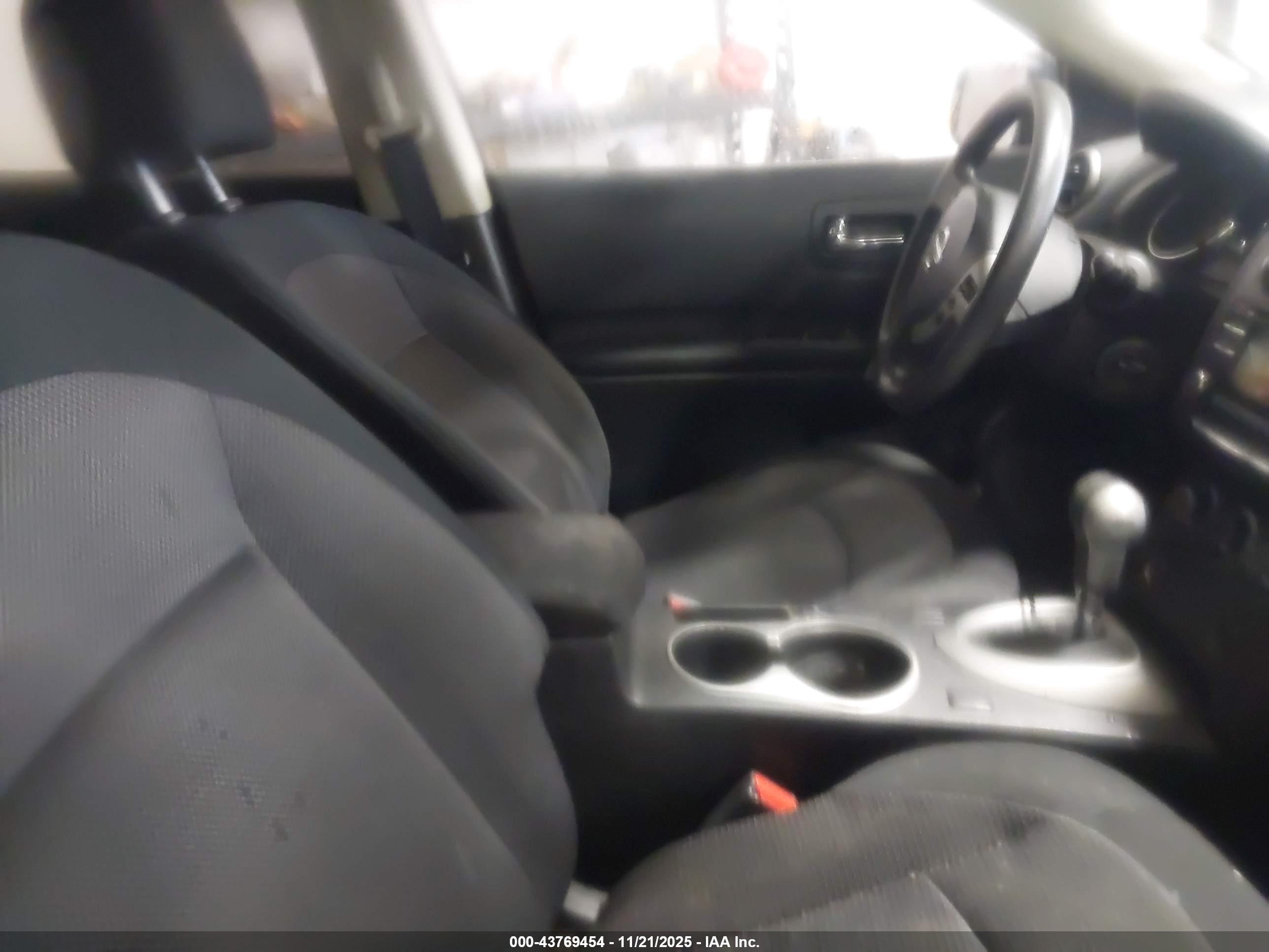 NISSAN ROGUE image 5