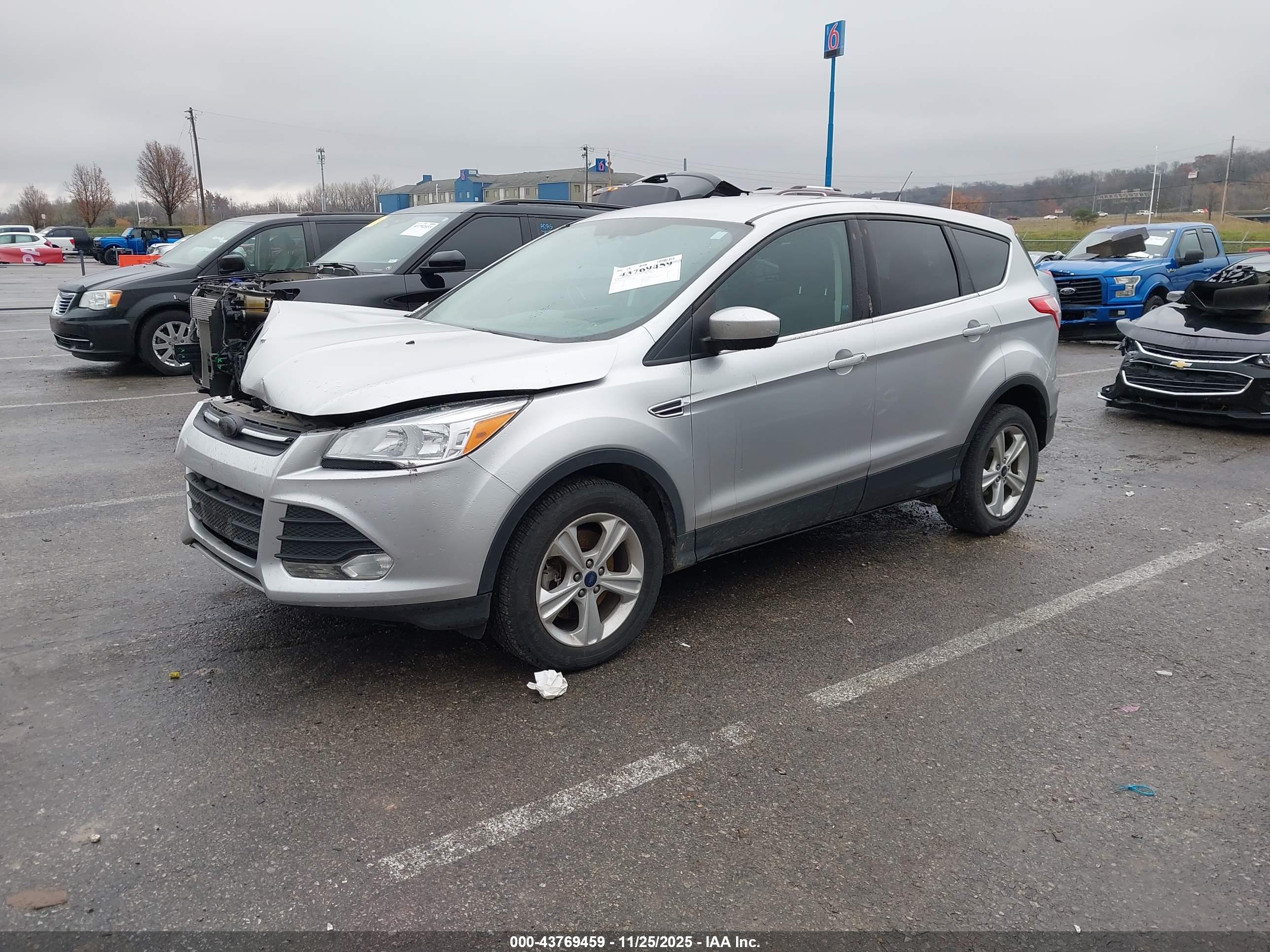 FORD ESCAPE image 2