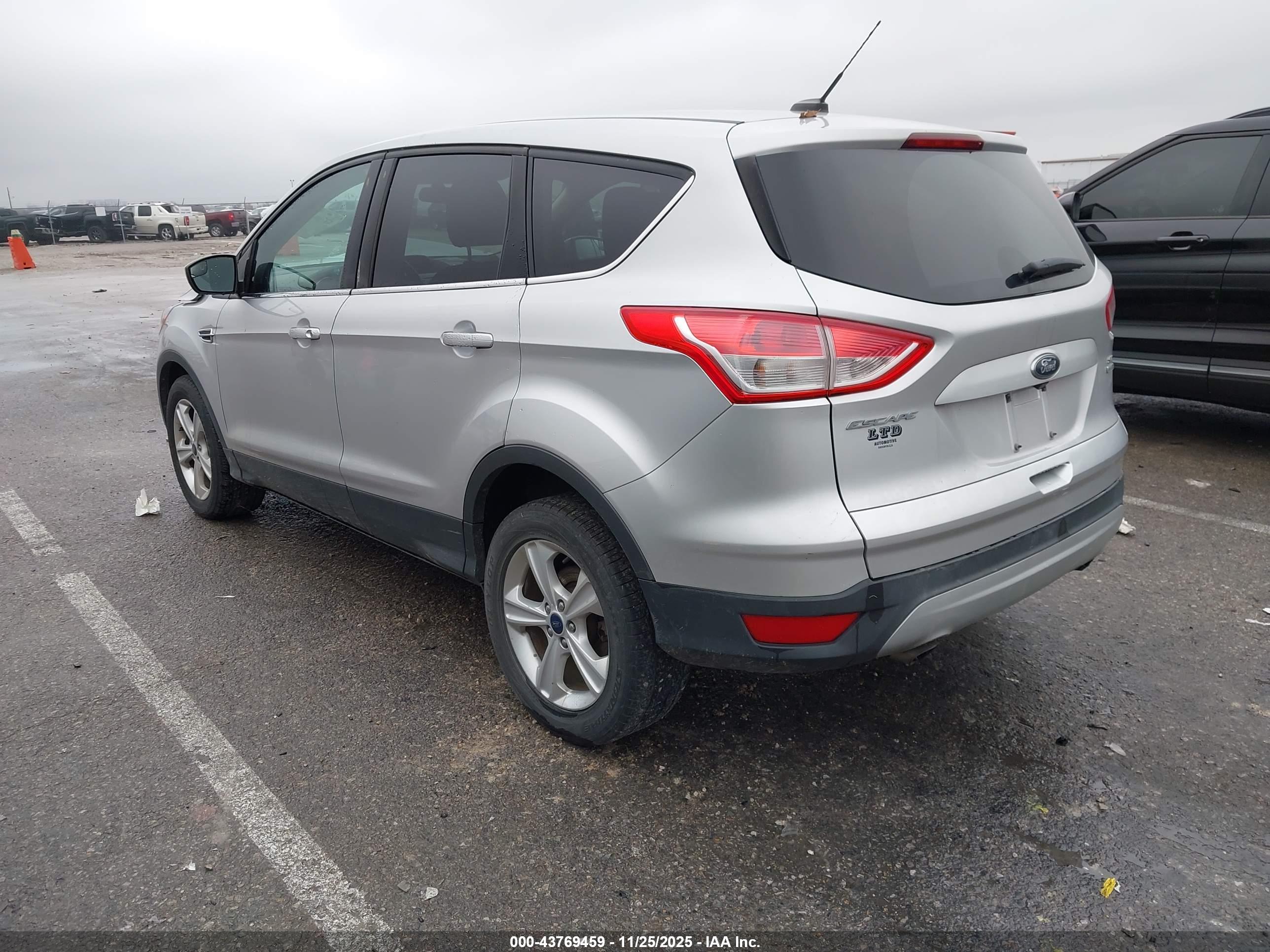 FORD ESCAPE image 3
