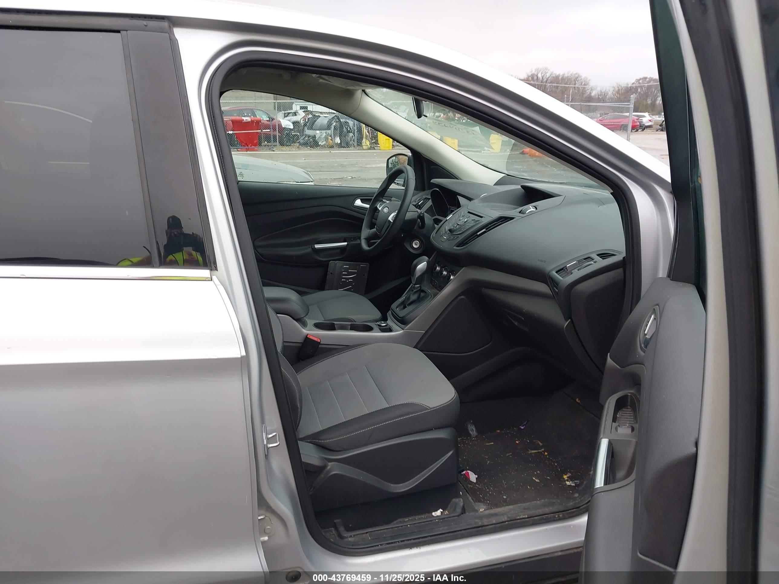 FORD ESCAPE image 5
