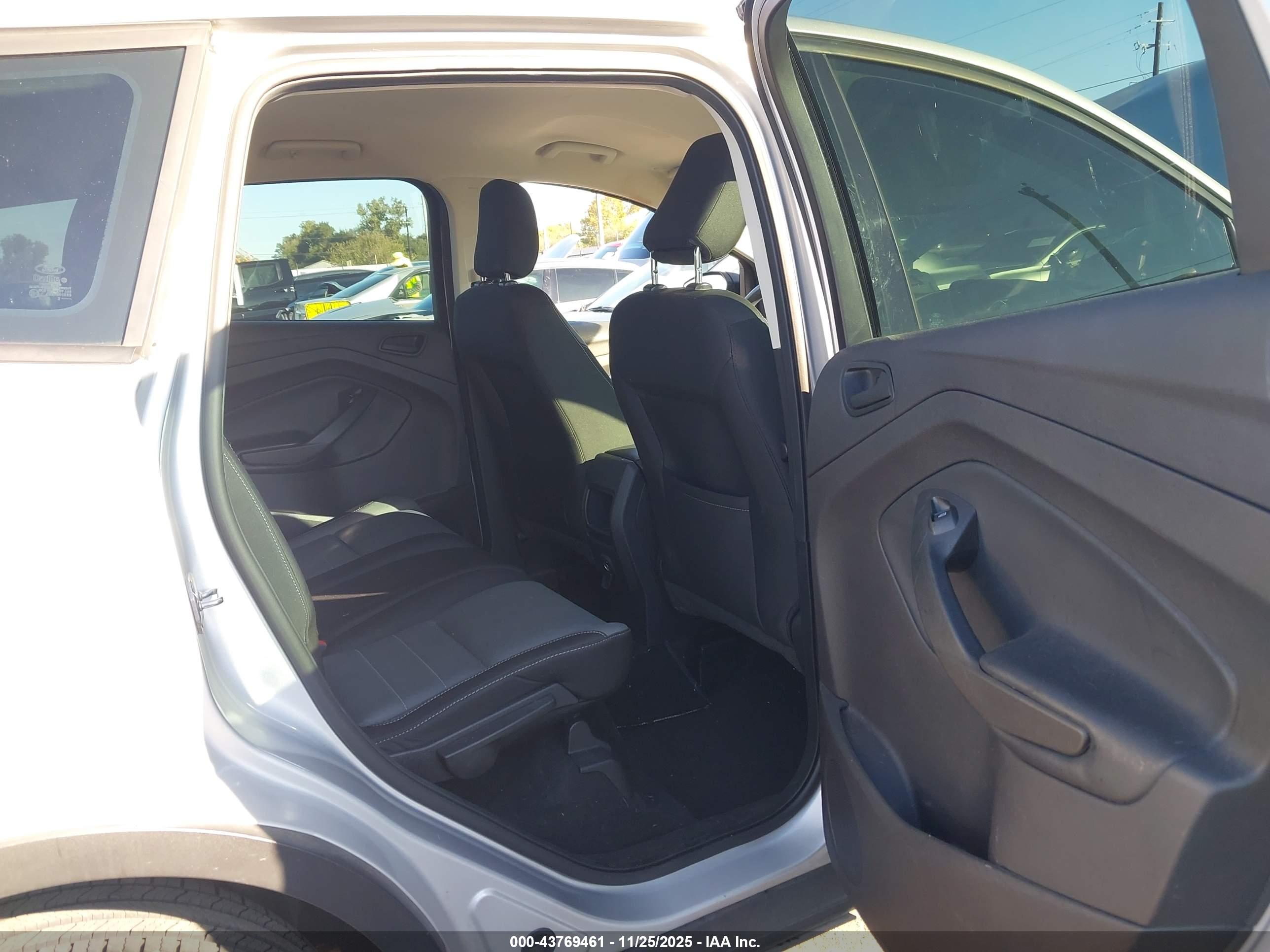FORD ESCAPE image 8