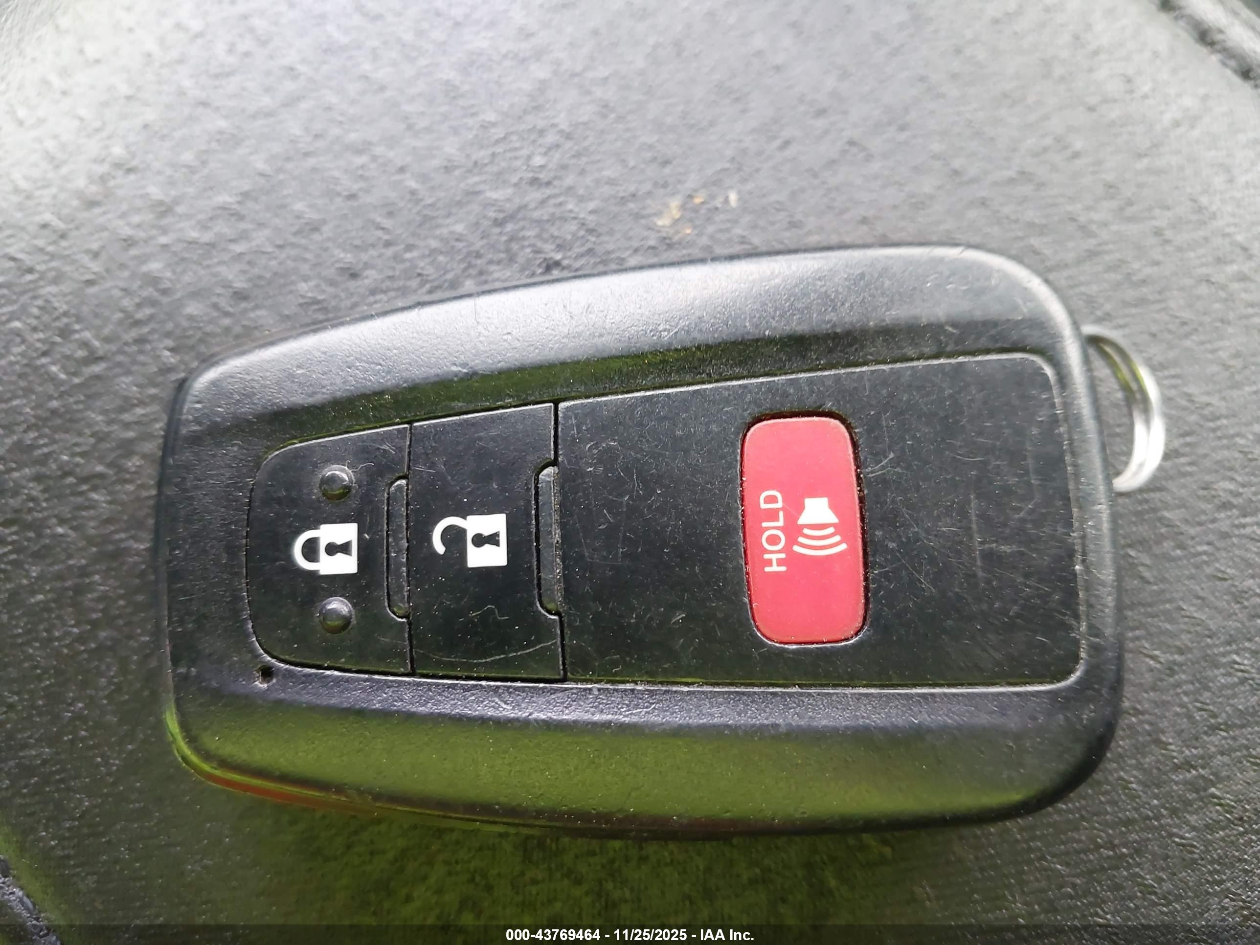 TOYOTA PRIUS image 11