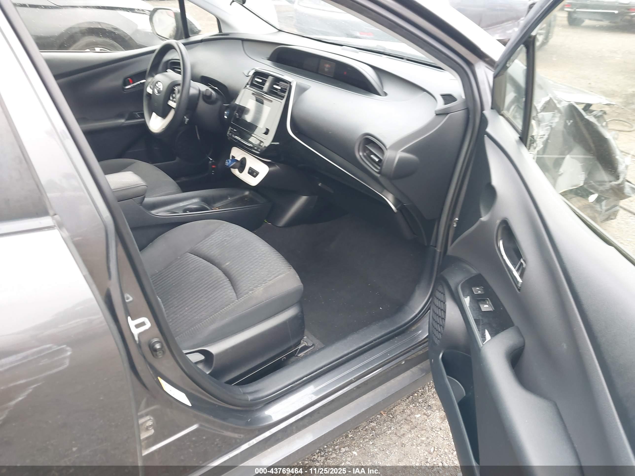 TOYOTA PRIUS image 5