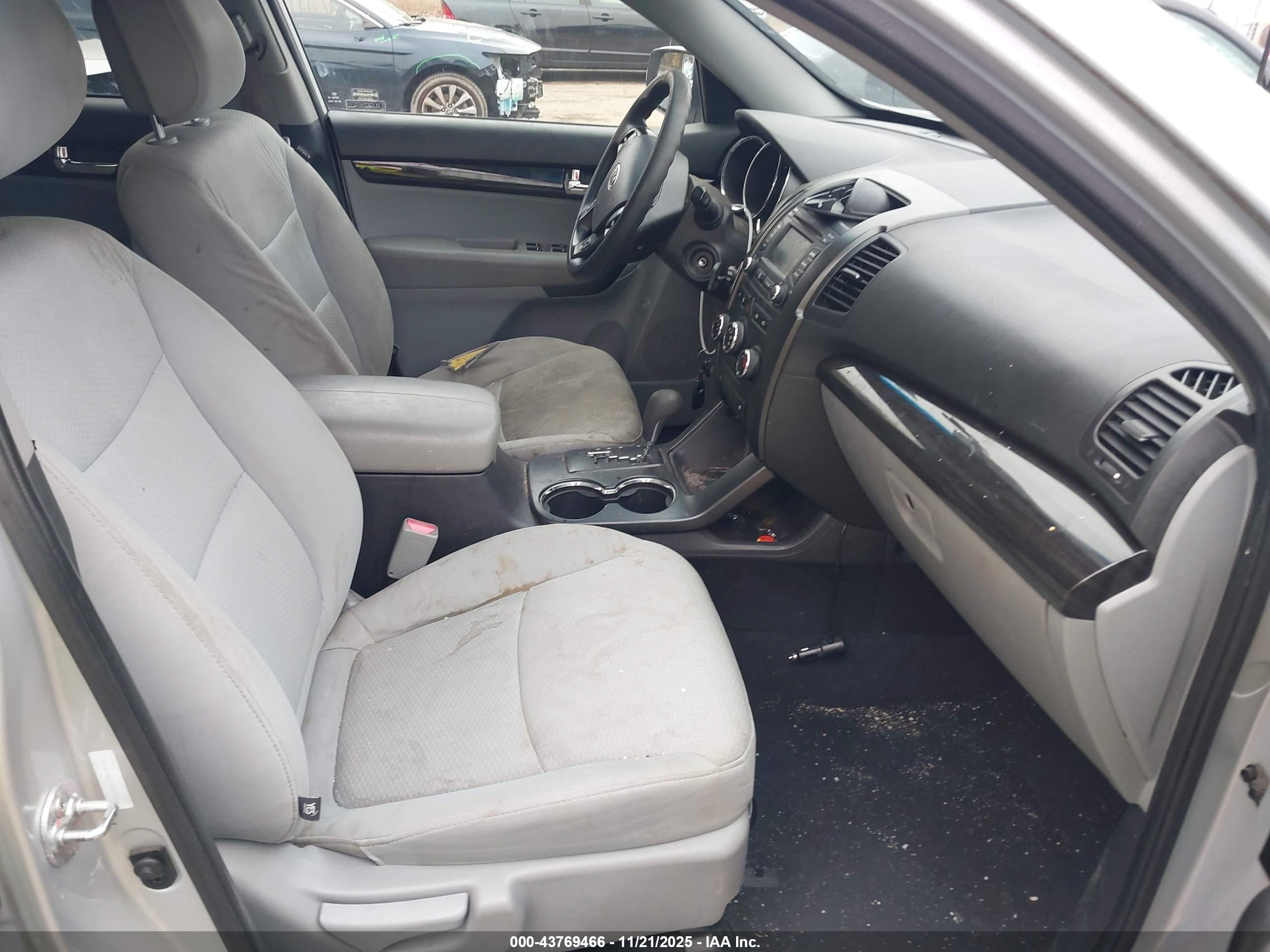 KIA SORENTO image 5