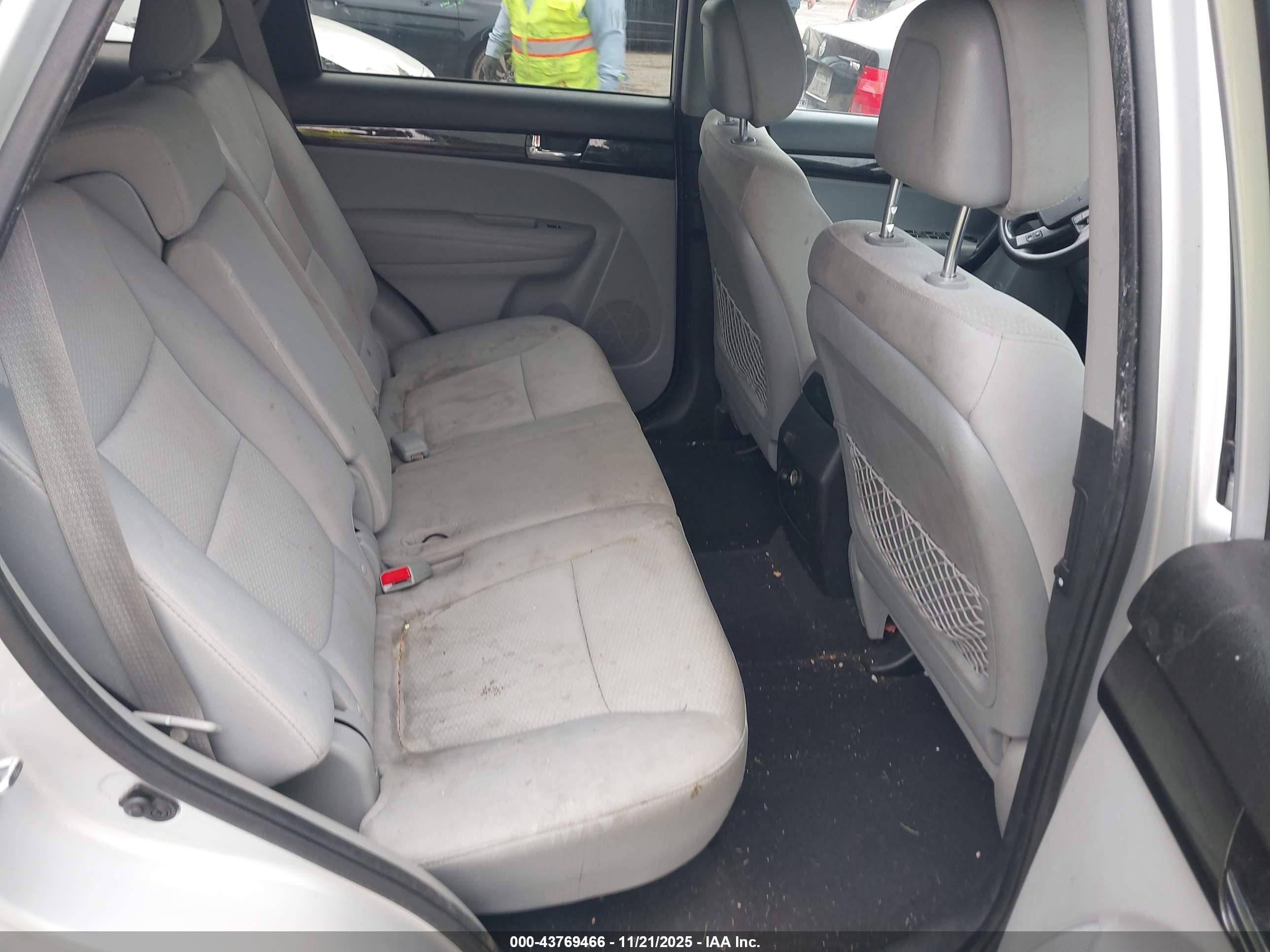 KIA SORENTO image 8