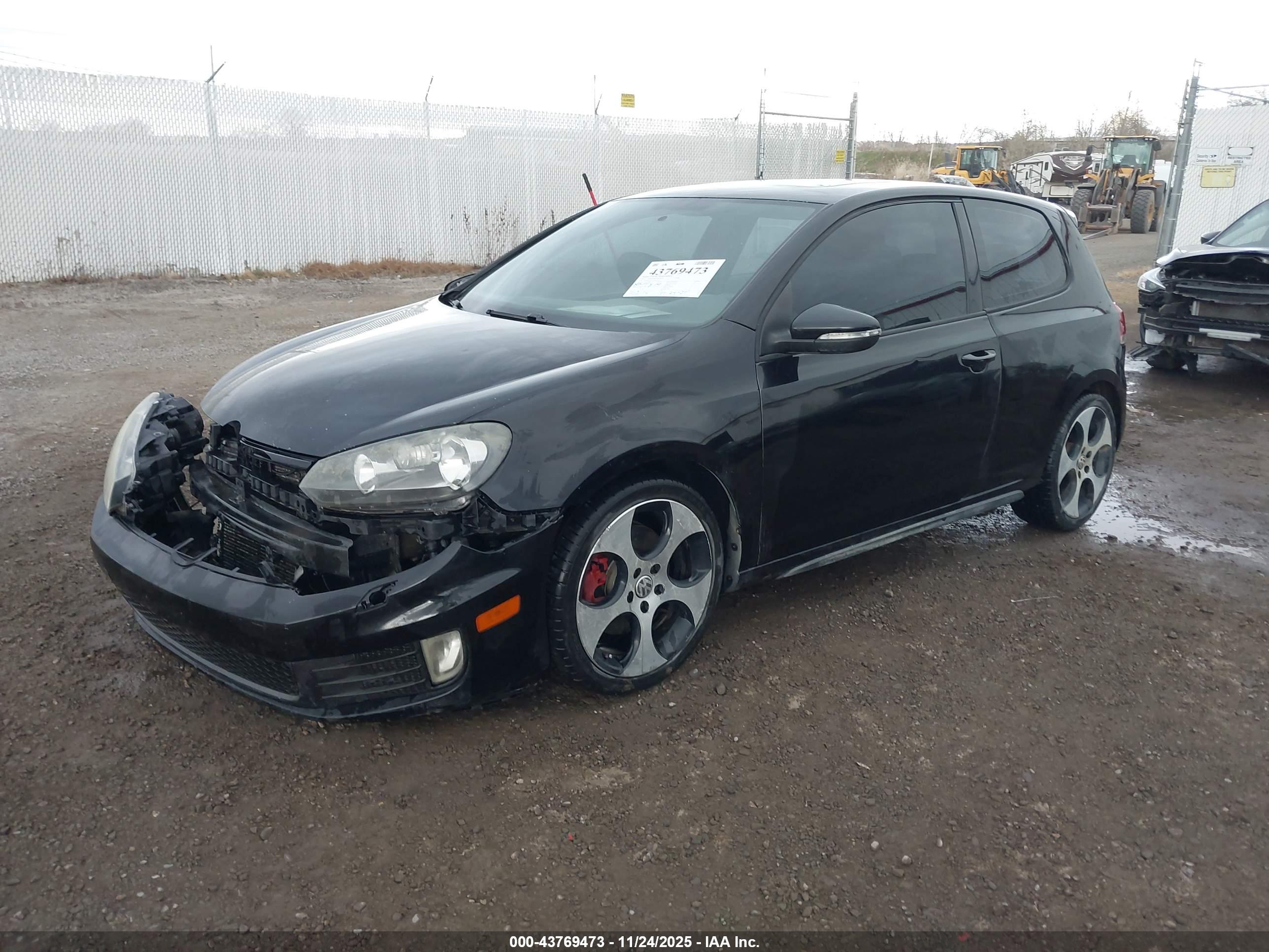 VOLKSWAGEN GTI image 2
