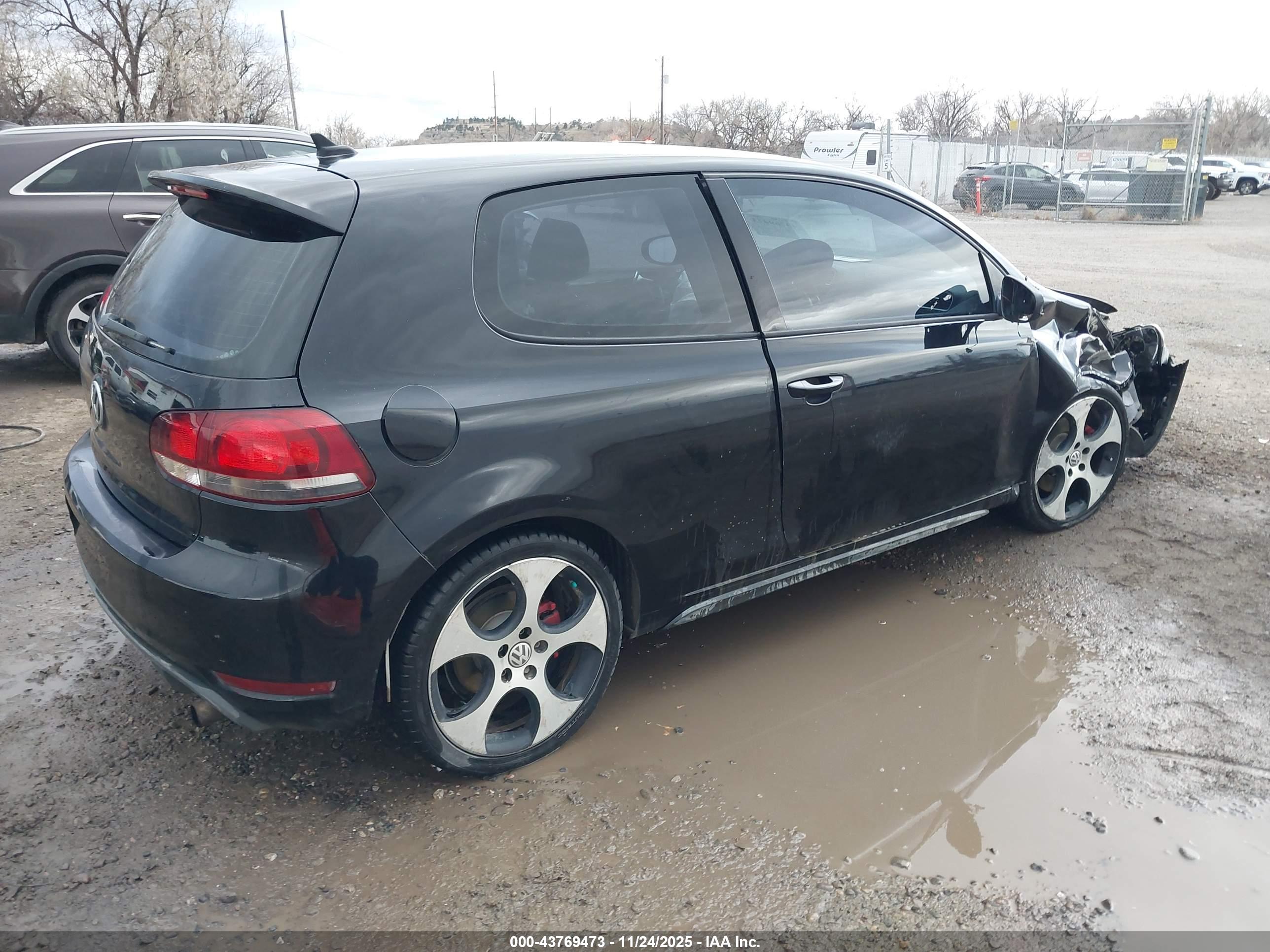 VOLKSWAGEN GTI image 4