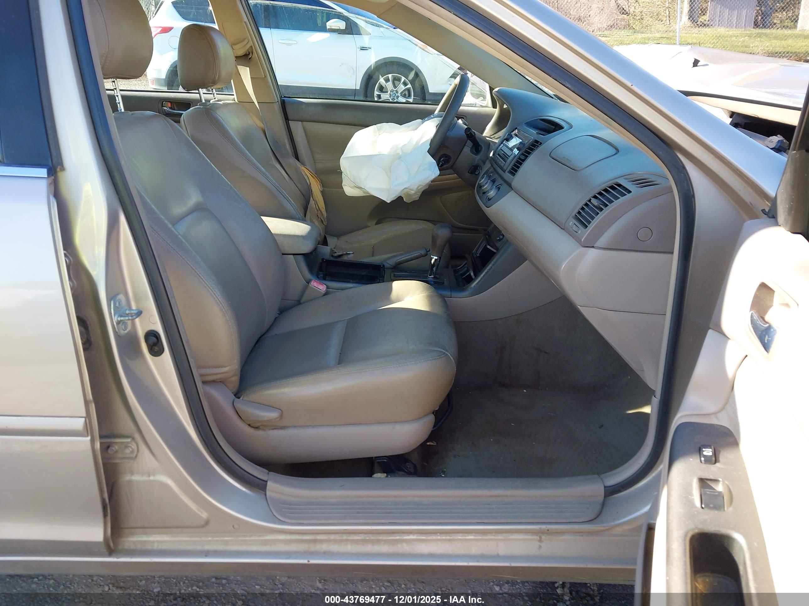 TOYOTA CAMRY image 5