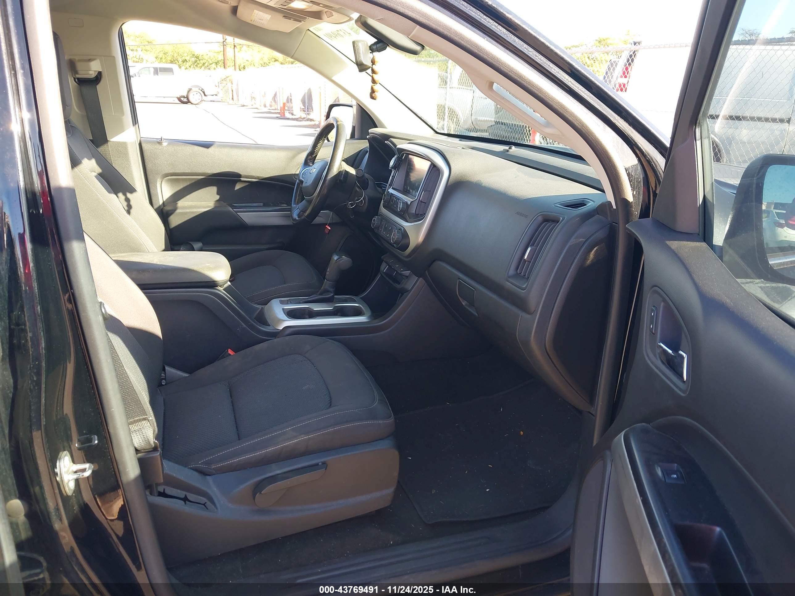 CHEVROLET COLORADO image 5